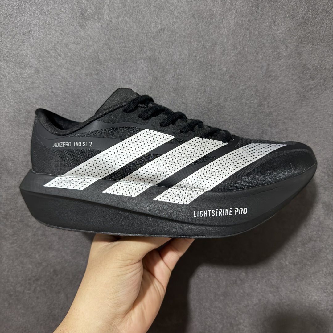 【TD版本】Adidas Adizero Evo SL 2 阿迪超轻透气缓震跑鞋 整体外观造型与adiZero Adios Pro EVO 1非常相似 中底配置方面搭载全掌Lightstrike Pro 鞋面采用透气网面示人 契合日常训练鞋的定位 更加耐用 外底给到了马牌橡胶 及上代竞速旗舰adidas Adizero Adios Pro 3区域分布 货号： KF2632 尺码：36-45-选品中心