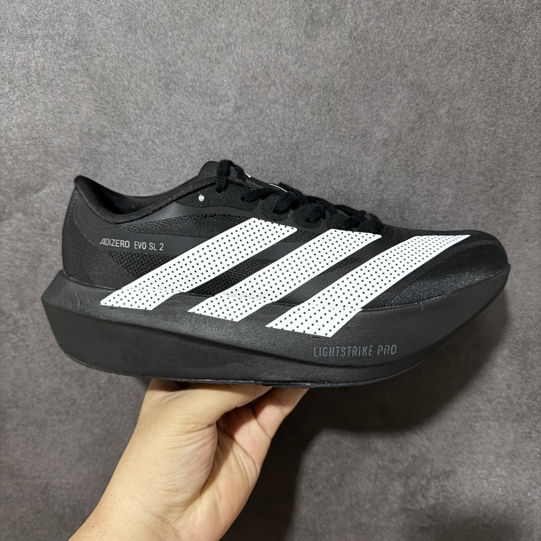 【TD版本】Adidas Adizero Evo SL 2 阿迪超轻透气缓震跑鞋 整体外观造型与adiZero Adios Pro EVO 1非常相似 中底配置方面搭载全掌Lightstrike Pro 鞋面采用透气网面示人 契合日常训练鞋的定位 更加耐用 外底给到了马牌橡胶 及上代竞速旗舰adidas Adizero Adios Pro 3区域分布 货号： JD7128 尺码：36-45-选品中心