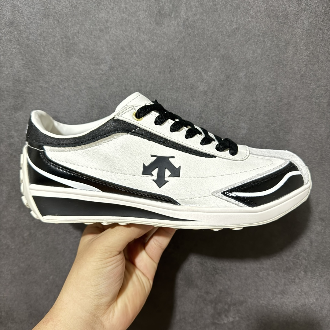 【公司级】迪桑特DESCENTE CHRON RACER复古风运动休闲鞋\\t组合大底 #原楦原纸版开发版型 #鞋底设计有特殊的纹理或材料，以增加摩擦力，减少滑倒的风险。 #使用耐用的材料制成，能够承受长时间的使用和摩擦，减少磨损。 货号：SP323LCR76 尺码：36 36.5 37 38 38.5 39 40 40.5 42 42.5 43 44 44.5 45-选品中心