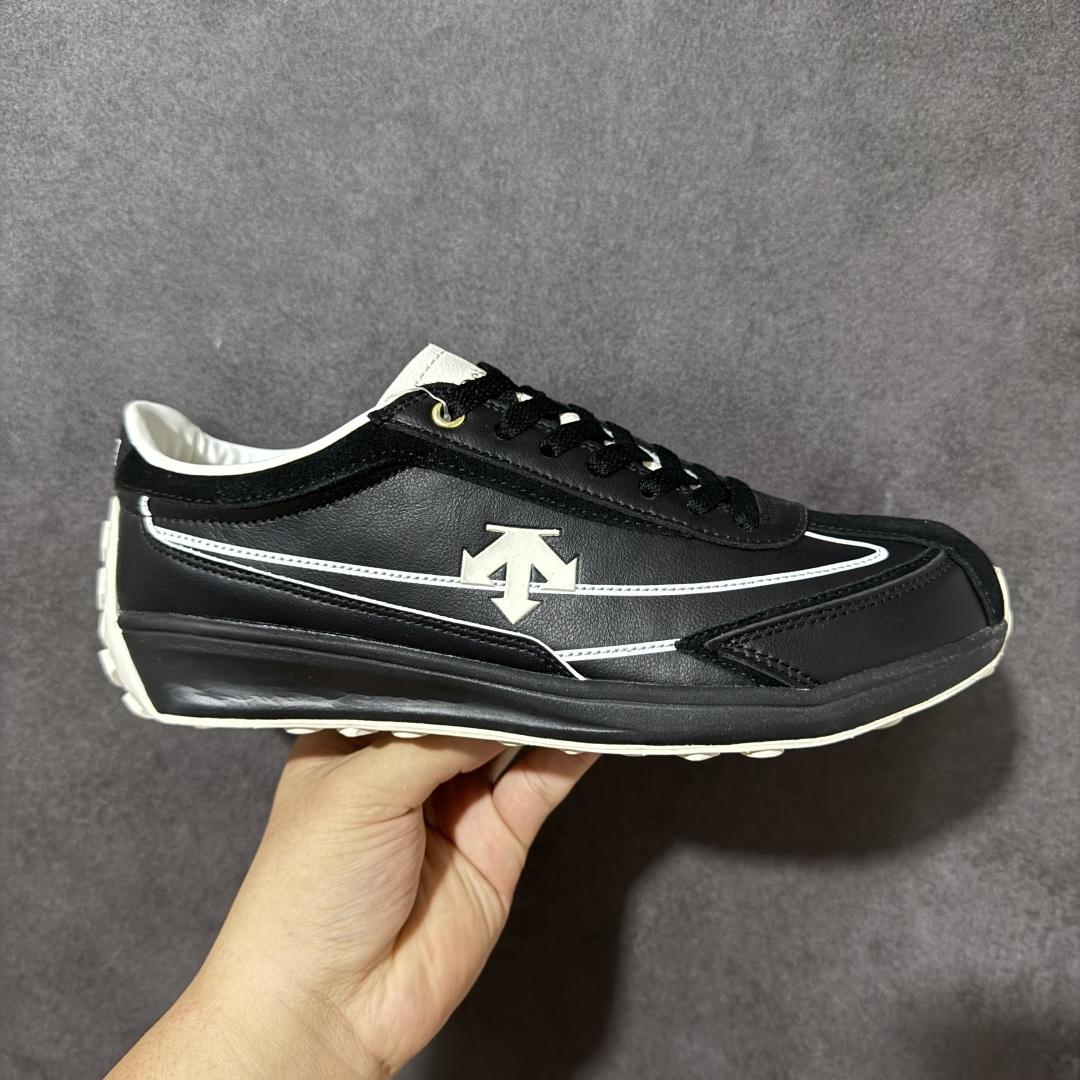 【公司级】迪桑特DESCENTE CHRON RACER复古风运动休闲鞋\\t组合大底 #原楦原纸版开发版型 #鞋底设计有特殊的纹理或材料，以增加摩擦力，减少滑倒的风险。 #使用耐用的材料制成，能够承受长时间的使用和摩擦，减少磨损。 货号：SP323LCR76 尺码：36 36.5 37 38 38.5 39 40 40.5 42 42.5 43 44 44.5 45-选品中心