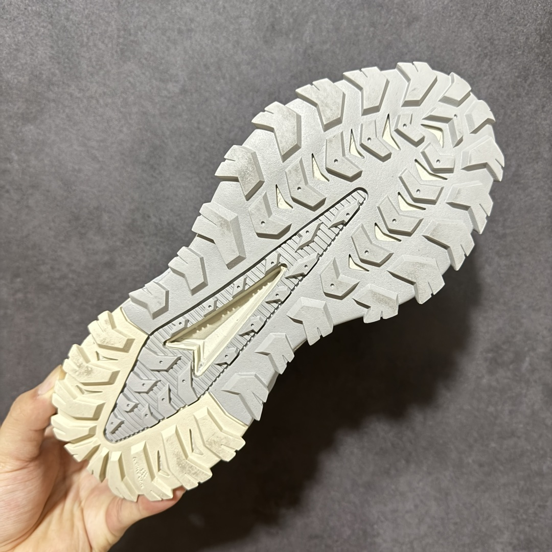图片[9]-【公司级】北面The North Face Offtrail Tech GORE-TEX是北面推出的‌男款防水机能徒步/越野鞋‌，核心搭载‌GORE-TEX 防水透气膜‌与‌Surface CTRL®防滑大底‌，定位‌城市通勤与轻越野兼顾的耐用型鞋款‌。‌防水技术‌：采用‌不含 PFAS 的 GORE-TEX 薄膜‌（部分为三层结构），实现全天候防水透气；‌外底系统‌：‌Surface CTRL®橡胶大底‌，含约‌5mm 高抓地齿耳‌，兼顾湿滑路面与碎石地形牵引力；‌鞋面防护‌：前掌覆盖‌CORDURA®防撕裂面料‌，搭配‌Ballistic 橡胶鞋头‌及 TPU 加固，抗刮擦性强；‌支撑结构‌：内置‌SkyCore 一体式鞋头‌、加固后跟杯及适度落差（约‌4-6mm‌），提供稳定包裹与缓震。 货号：NF0A8ADYCII-085 尺码：40-45-选品中心