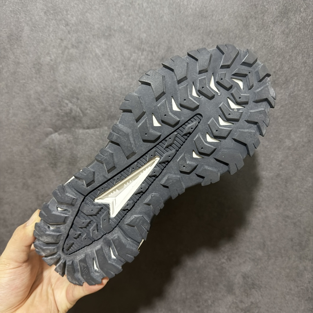 图片[9]-【公司级】北面The North Face Offtrail Tech GORE-TEX是北面推出的‌男款防水机能徒步/越野鞋‌，核心搭载‌GORE-TEX 防水透气膜‌与‌Surface CTRL®防滑大底‌，定位‌城市通勤与轻越野兼顾的耐用型鞋款‌。‌防水技术‌：采用‌不含 PFAS 的 GORE-TEX 薄膜‌（部分为三层结构），实现全天候防水透气；‌外底系统‌：‌Surface CTRL®橡胶大底‌，含约‌5mm 高抓地齿耳‌，兼顾湿滑路面与碎石地形牵引力；‌鞋面防护‌：前掌覆盖‌CORDURA®防撕裂面料‌，搭配‌Ballistic 橡胶鞋头‌及 TPU 加固，抗刮擦性强；‌支撑结构‌：内置‌SkyCore 一体式鞋头‌、加固后跟杯及适度落差（约‌4-6mm‌），提供稳定包裹与缓震。 货号：NF0A8ADYCII-085 尺码：40-45-选品中心