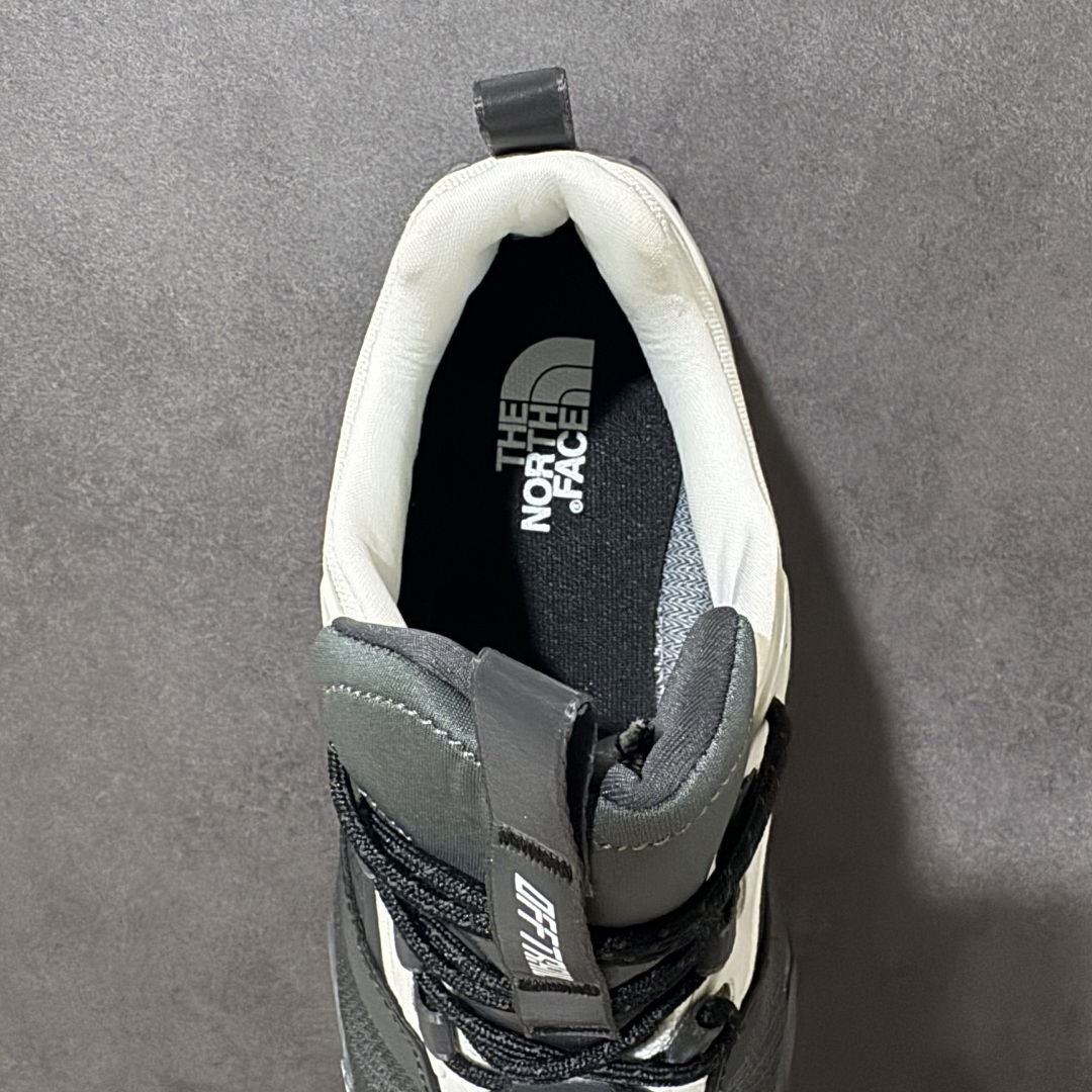 图片[6]-【公司级】北面The North Face Offtrail Tech GORE-TEX是北面推出的‌男款防水机能徒步/越野鞋‌，核心搭载‌GORE-TEX 防水透气膜‌与‌Surface CTRL®防滑大底‌，定位‌城市通勤与轻越野兼顾的耐用型鞋款‌。‌防水技术‌：采用‌不含 PFAS 的 GORE-TEX 薄膜‌（部分为三层结构），实现全天候防水透气；‌外底系统‌：‌Surface CTRL®橡胶大底‌，含约‌5mm 高抓地齿耳‌，兼顾湿滑路面与碎石地形牵引力；‌鞋面防护‌：前掌覆盖‌CORDURA®防撕裂面料‌，搭配‌Ballistic 橡胶鞋头‌及 TPU 加固，抗刮擦性强；‌支撑结构‌：内置‌SkyCore 一体式鞋头‌、加固后跟杯及适度落差（约‌4-6mm‌），提供稳定包裹与缓震。 货号：NF0A8ADYCII-085 尺码：40-45-选品中心