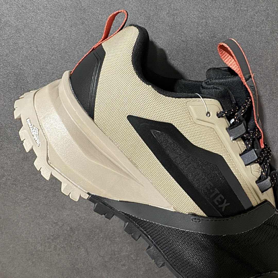 图片[6]-【公司级】北面The North Face Offtrail Tech GORE-TEX是北面推出的‌男款防水机能徒步/越野鞋‌，核心搭载‌GORE-TEX 防水透气膜‌与‌Surface CTRL®防滑大底‌，定位‌城市通勤与轻越野兼顾的耐用型鞋款‌。‌防水技术‌：采用‌不含 PFAS 的 GORE-TEX 薄膜‌（部分为三层结构），实现全天候防水透气；‌外底系统‌：‌Surface CTRL®橡胶大底‌，含约‌5mm 高抓地齿耳‌，兼顾湿滑路面与碎石地形牵引力；‌鞋面防护‌：前掌覆盖‌CORDURA®防撕裂面料‌，搭配‌Ballistic 橡胶鞋头‌及 TPU 加固，抗刮擦性强；‌支撑结构‌：内置‌SkyCore 一体式鞋头‌、加固后跟杯及适度落差（约‌4-6mm‌），提供稳定包裹与缓震。 货号：NF0A8ADYCII-085 尺码：40-45-选品中心