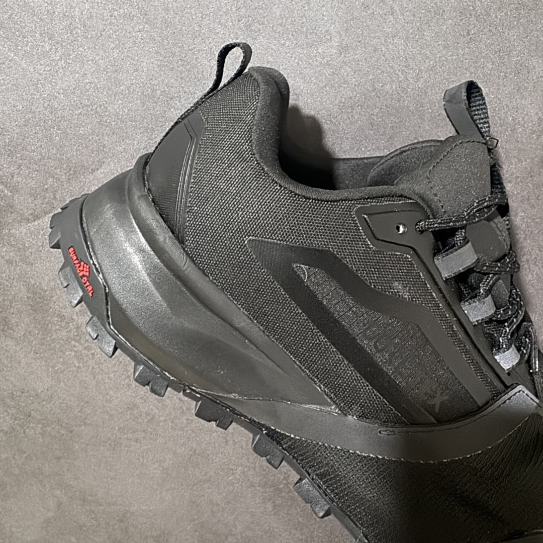 图片[7]-【公司级】北面The North Face Offtrail Tech GORE-TEX是北面推出的‌男款防水机能徒步/越野鞋‌，核心搭载‌GORE-TEX 防水透气膜‌与‌Surface CTRL®防滑大底‌，定位‌城市通勤与轻越野兼顾的耐用型鞋款‌。‌防水技术‌：采用‌不含 PFAS 的 GORE-TEX 薄膜‌（部分为三层结构），实现全天候防水透气；‌外底系统‌：‌Surface CTRL®橡胶大底‌，含约‌5mm 高抓地齿耳‌，兼顾湿滑路面与碎石地形牵引力；‌鞋面防护‌：前掌覆盖‌CORDURA®防撕裂面料‌，搭配‌Ballistic 橡胶鞋头‌及 TPU 加固，抗刮擦性强；‌支撑结构‌：内置‌SkyCore 一体式鞋头‌、加固后跟杯及适度落差（约‌4-6mm‌），提供稳定包裹与缓震。 货号：NF0A8ADYCII-085 尺码：40-45-选品中心