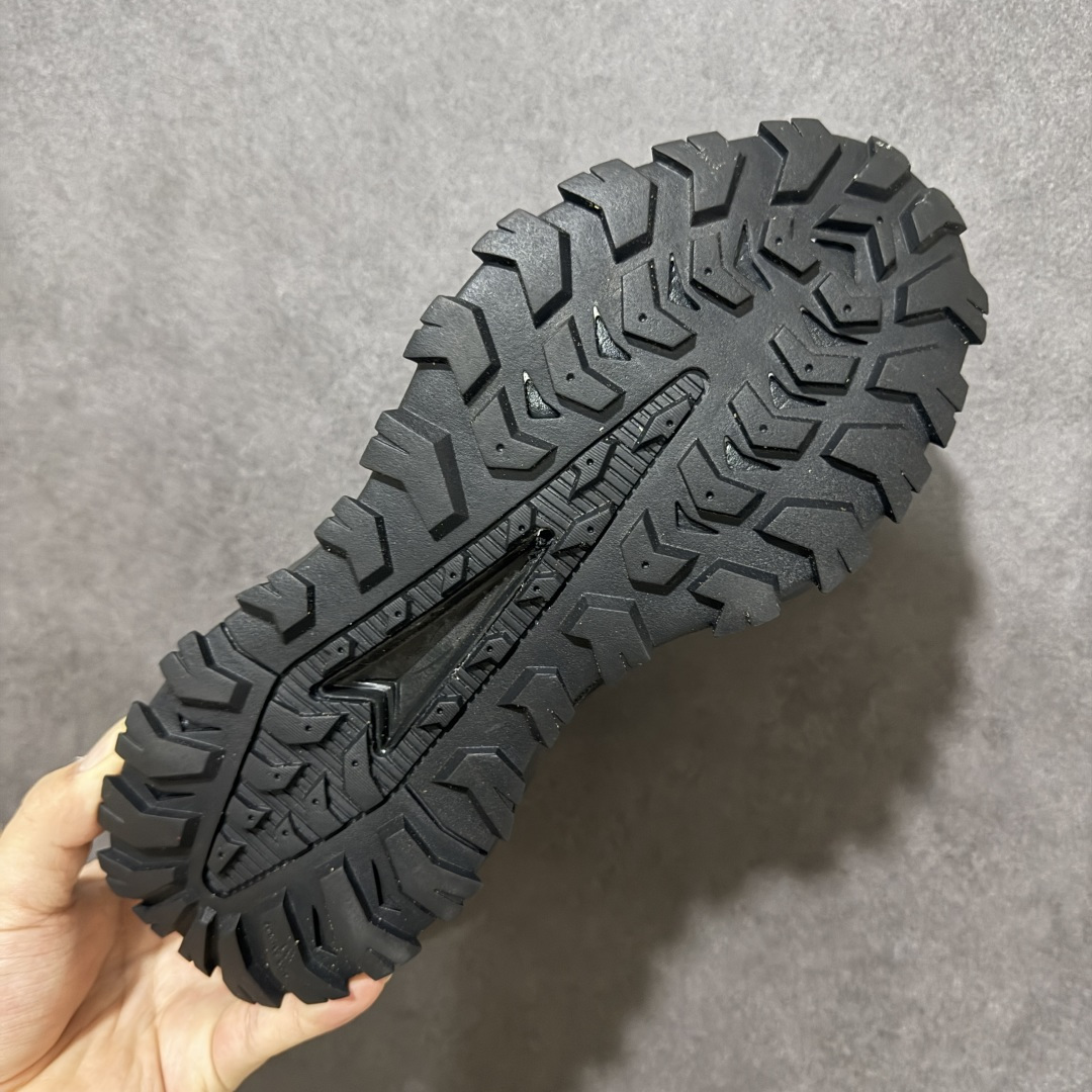 图片[9]-【公司级】北面The North Face Offtrail Tech GORE-TEX是北面推出的‌男款防水机能徒步/越野鞋‌，核心搭载‌GORE-TEX 防水透气膜‌与‌Surface CTRL®防滑大底‌，定位‌城市通勤与轻越野兼顾的耐用型鞋款‌。‌防水技术‌：采用‌不含 PFAS 的 GORE-TEX 薄膜‌（部分为三层结构），实现全天候防水透气；‌外底系统‌：‌Surface CTRL®橡胶大底‌，含约‌5mm 高抓地齿耳‌，兼顾湿滑路面与碎石地形牵引力；‌鞋面防护‌：前掌覆盖‌CORDURA®防撕裂面料‌，搭配‌Ballistic 橡胶鞋头‌及 TPU 加固，抗刮擦性强；‌支撑结构‌：内置‌SkyCore 一体式鞋头‌、加固后跟杯及适度落差（约‌4-6mm‌），提供稳定包裹与缓震。 货号：NF0A8ADYCII-085 尺码：40-45-选品中心