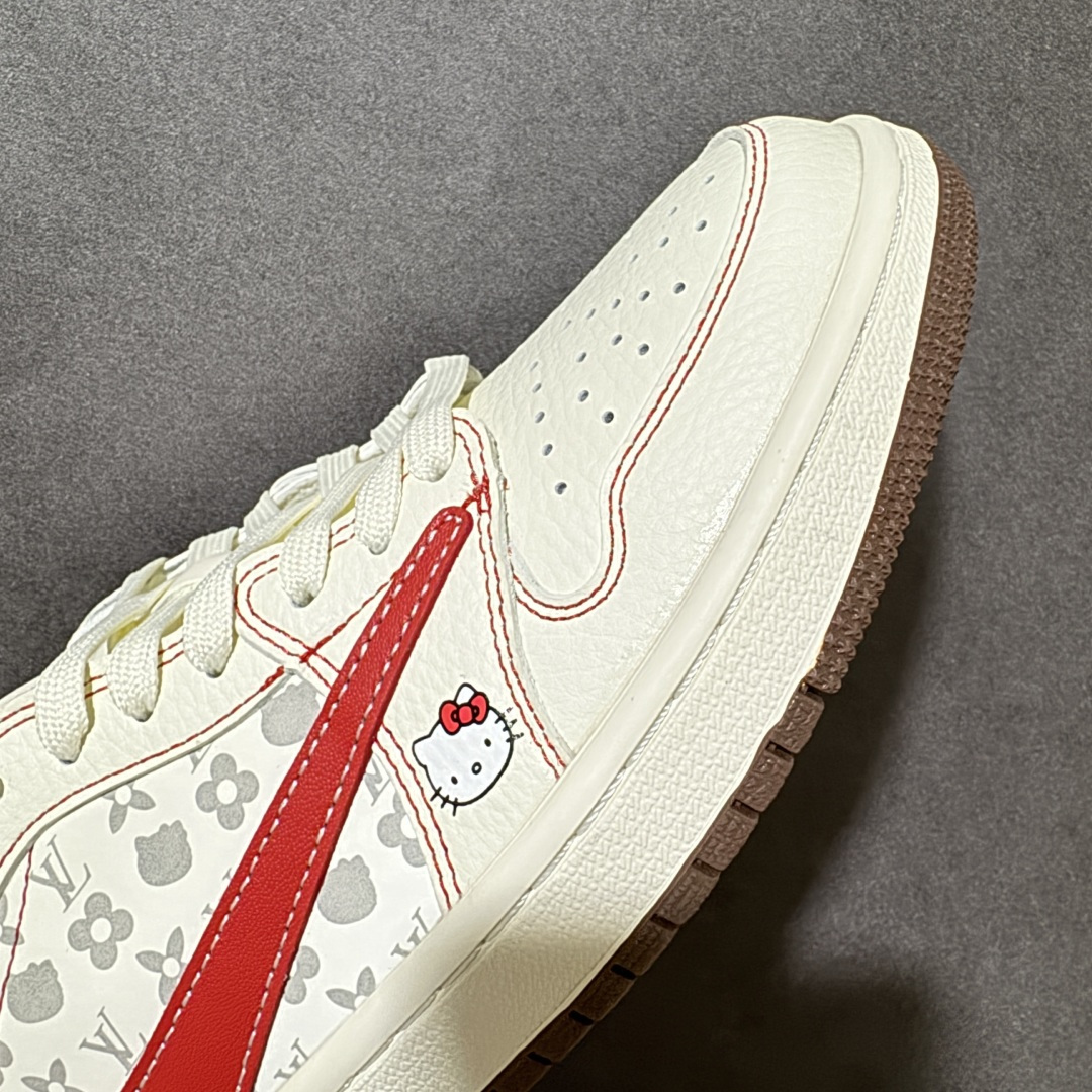 图片[7]-【定制版】”LV x Hello Kitty“ 联名定制款 米白底色撞色红棕，老花暗纹低调显贵气，延续Dunk Low经典低帮轮廓，脚感舒适，适配性广，既能打造街头潮流风，也能搭配休闲日常穿搭。Hello Kitty挂饰+经典鞋型，甜妹与潮人都能驾驭，头层皮质+生胶底，脚感舒适不挑穿搭，无论是约会还是炸街，这双都是回头率爆棚的C位选择！ 货号：HF0591-001 尺码：36-46带半码-选品中心