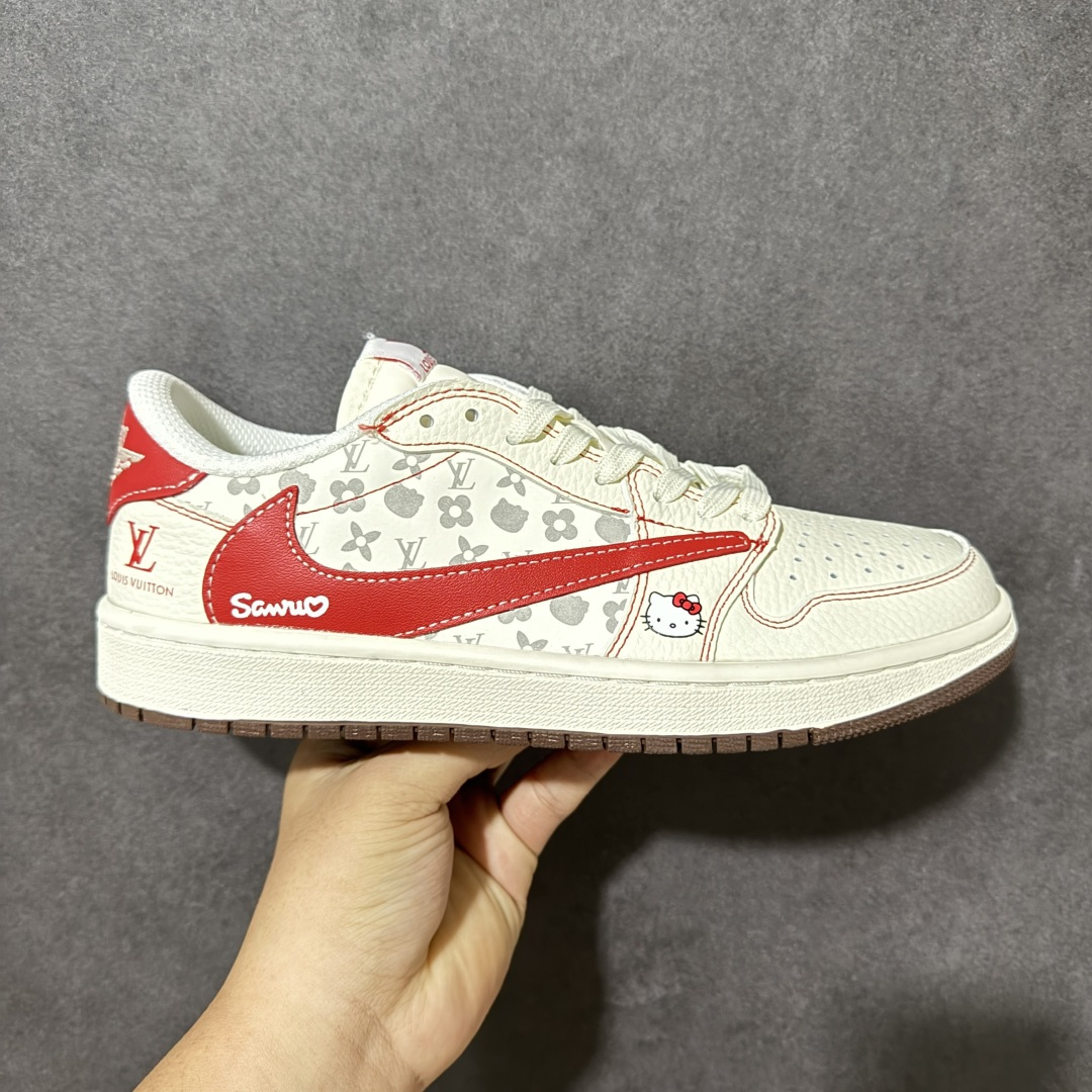 【定制版】”LV x Hello Kitty“ 联名定制款 米白底色撞色红棕,老花暗纹低调显贵气,延续Dunk Low经典低帮轮廓,脚感舒适,适配性广,既能打造街头潮流风,也能搭配休闲日常穿搭。Hello Kitty挂饰+经典鞋型,甜妹与潮人都能驾驭,头层皮质+生胶底,脚感舒适不挑穿搭,无论是约会还是炸街,这双都是回头率爆棚的C位选择! 货号:HF0591-001 尺码:36-46带半码-选品中心