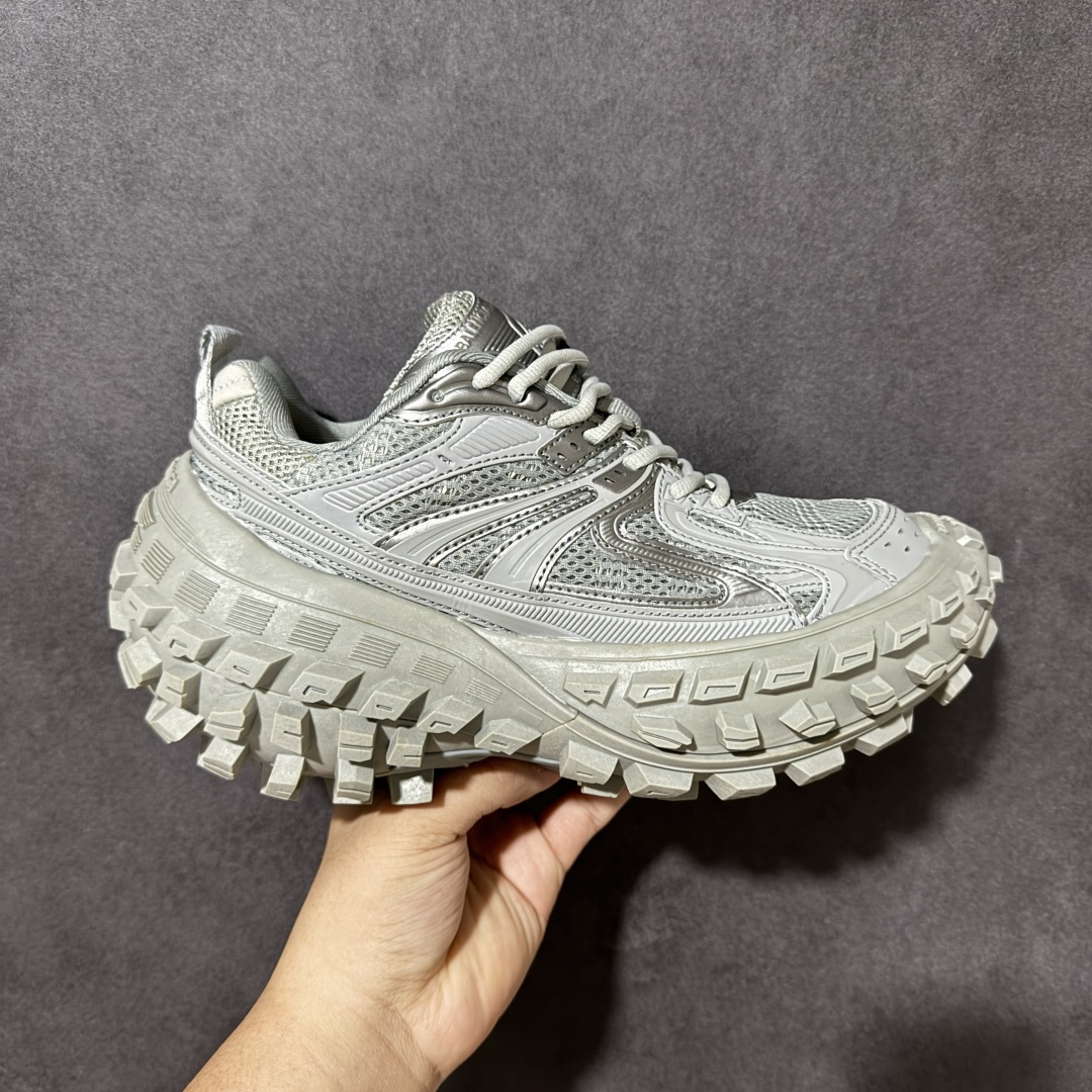 特价【GQ福利】纯原特价 BALENCIAGA Defender Rubber Platform Sneakers 卫士系列低帮坦克履带轮胎型越野户外增高厚底休闲运动慢跑鞋 货号：685613 W2RA6 1200 尺码：35 36 37 38 39 40 41 42 43 44 45 46-选品中心