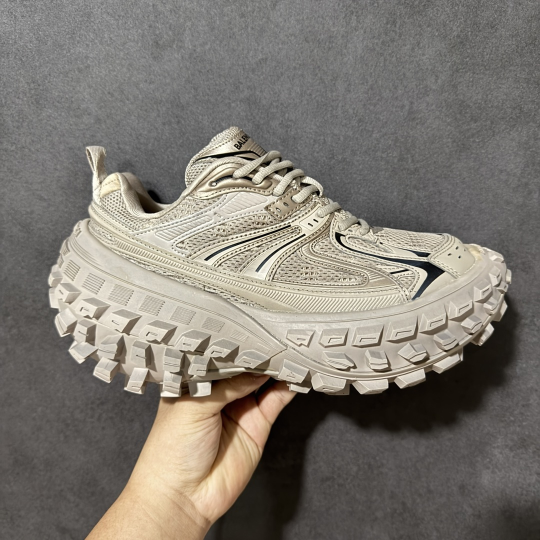 特价【GQ福利】纯原特价 BALENCIAGA Defender Rubber Platform Sneakers 卫士系列低帮坦克履带轮胎型越野户外增高厚底休闲运动慢跑鞋 货号：685611 W2RA6 9897 尺码：35 36 37 38 39 40 41 42 43 44 45 46-选品中心