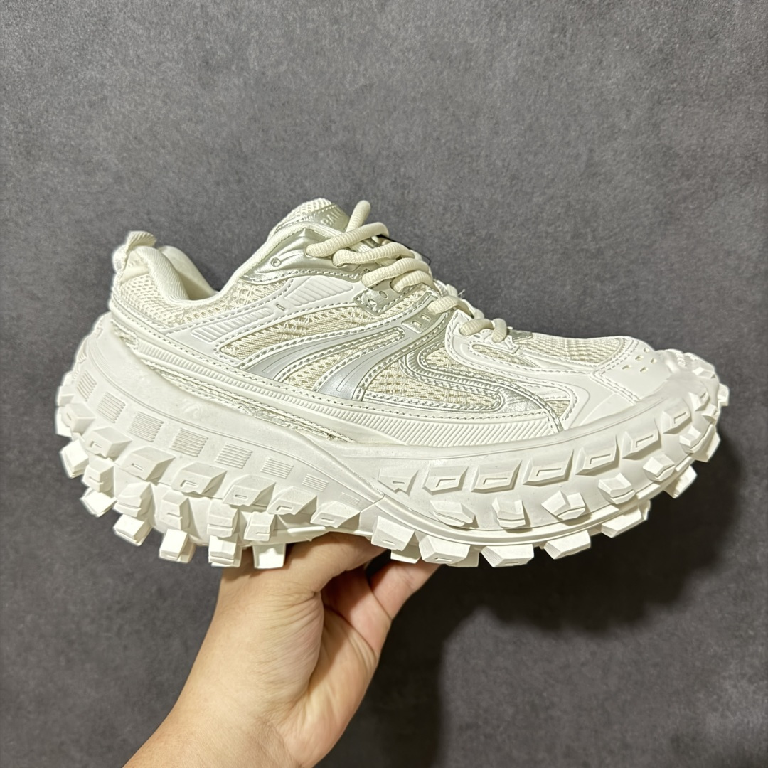特价【GQ福利】纯原特价 BALENCIAGA Defender Rubber Platform Sneakers 卫士系列低帮坦克履带轮胎型越野户外增高厚底休闲运动慢跑鞋 货号：685613 W2RA6 9000 尺码：35 36 37 38 39 40 41 42 43 44 45 46-选品中心