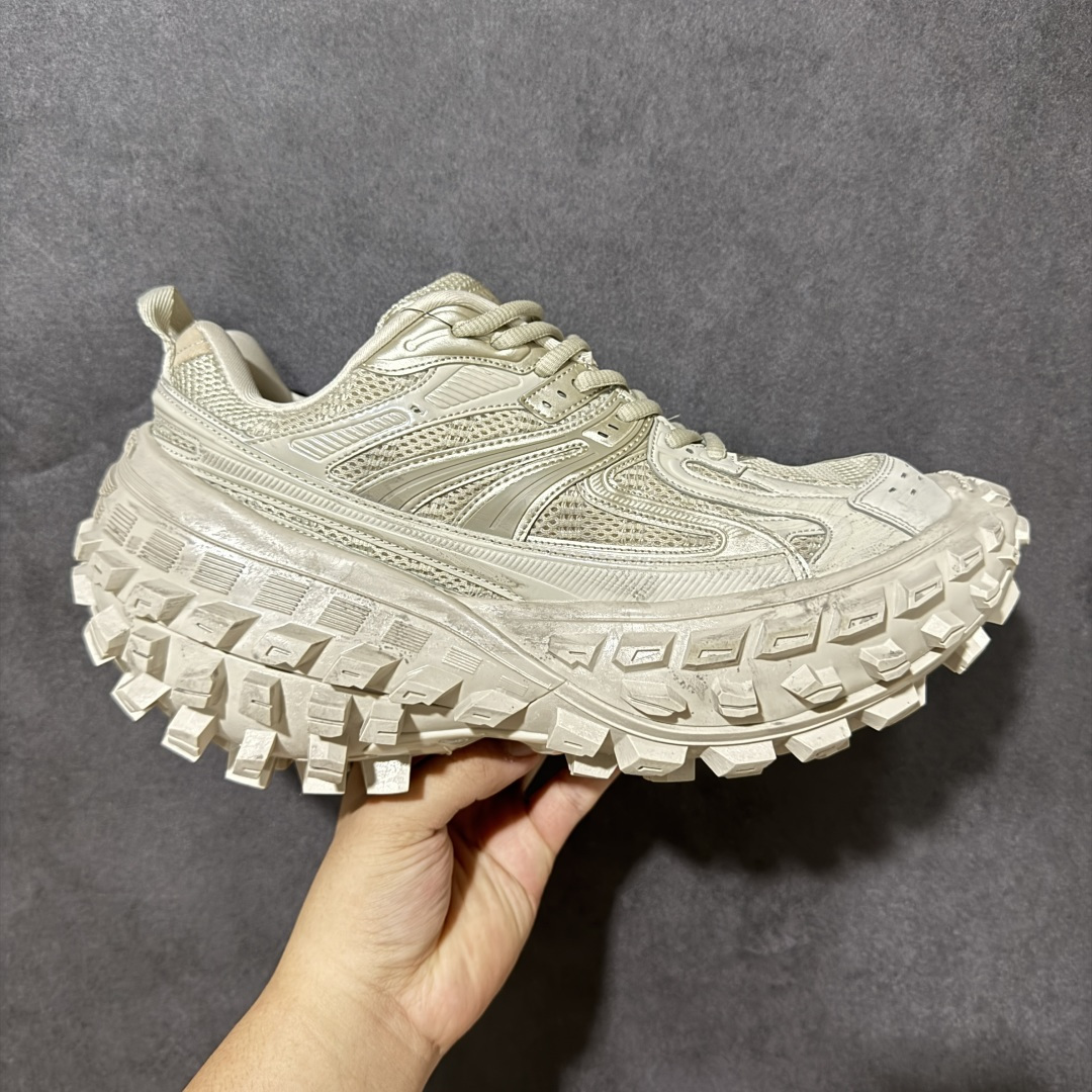 特价【GQ福利】纯原特价 BALENCIAGA Defender Rubber Platform Sneakers 卫士系列低帮坦克履带轮胎型越野户外增高厚底休闲运动慢跑鞋 货号：685611 W2RA6 9700 尺码：35 36 37 38 39 40 41 42 43 44 45 46-选品中心
