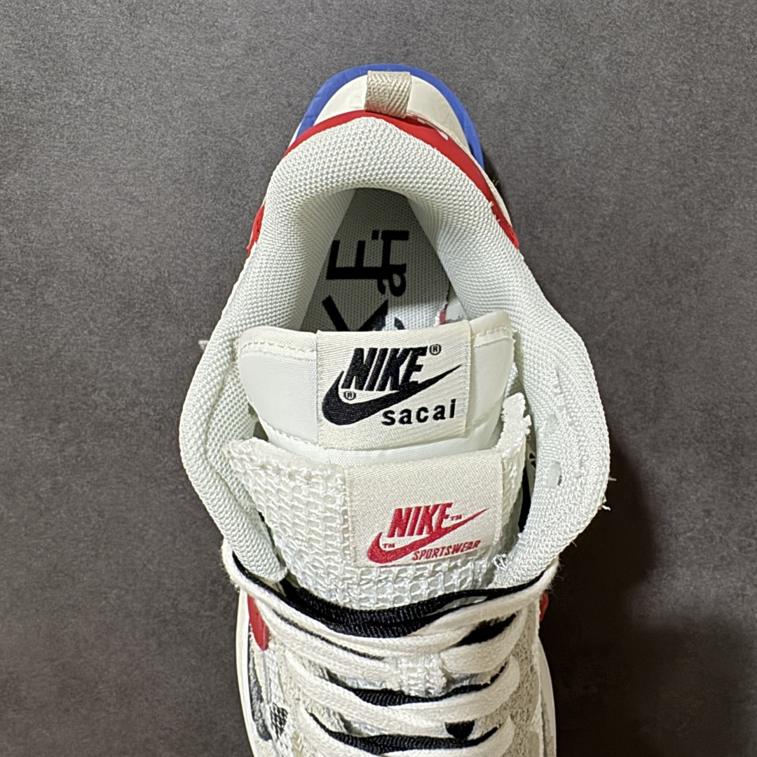 图片[6]-【公司级】Sacai x Nike VaporWaffle 华夫3.0圆头舒适低帮生活休闲鞋 – 鞋头设计：采用圆头设计，能够为脚趾提供较为充裕的空间，避免挤脚，穿着更加舒适，同时也使鞋型看起来更加饱满。 ​- 设计风格：作为sacai与Nike的联名款，该鞋款延续了sacai独特的解构主义设计风格，将Nike的经典元素进行重新组合与叠加，如双鞋舌、双鞋带、双Swoosh标志等，展现出强烈的层次感和独特的时尚感。 – 鞋底性能：中底采用双层泡沫中底，结合了Nike Vaporfly的现代中底技术和1983年Pegasus的复古中底设计，提供良好的缓震效果。外底为经典的Waffle华夫底，抓地力强，适合多种地面行走。 ​货号：CV1363-100 尺码：36-47.5-选品中心