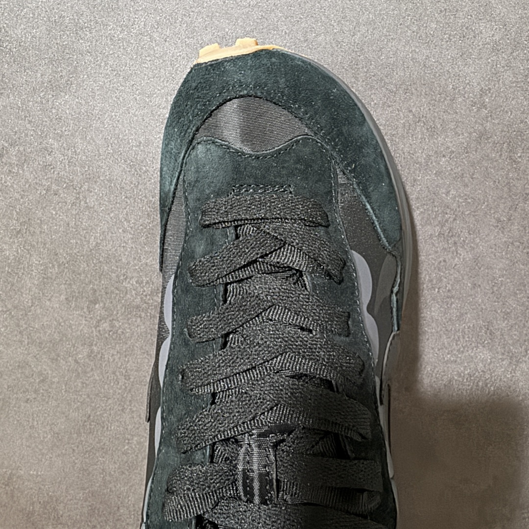 图片[5]-【公司级】Sacai x Nike VaporWaffle 华夫3.0圆头舒适低帮生活休闲鞋 – 鞋头设计：采用圆头设计，能够为脚趾提供较为充裕的空间，避免挤脚，穿着更加舒适，同时也使鞋型看起来更加饱满。 ​- 设计风格：作为sacai与Nike的联名款，该鞋款延续了sacai独特的解构主义设计风格，将Nike的经典元素进行重新组合与叠加，如双鞋舌、双鞋带、双Swoosh标志等，展现出强烈的层次感和独特的时尚感。 – 鞋底性能：中底采用双层泡沫中底，结合了Nike Vaporfly的现代中底技术和1983年Pegasus的复古中底设计，提供良好的缓震效果。外底为经典的Waffle华夫底，抓地力强，适合多种地面行走。 ​货号：DD1875-001 尺码：36-47.5-选品中心
