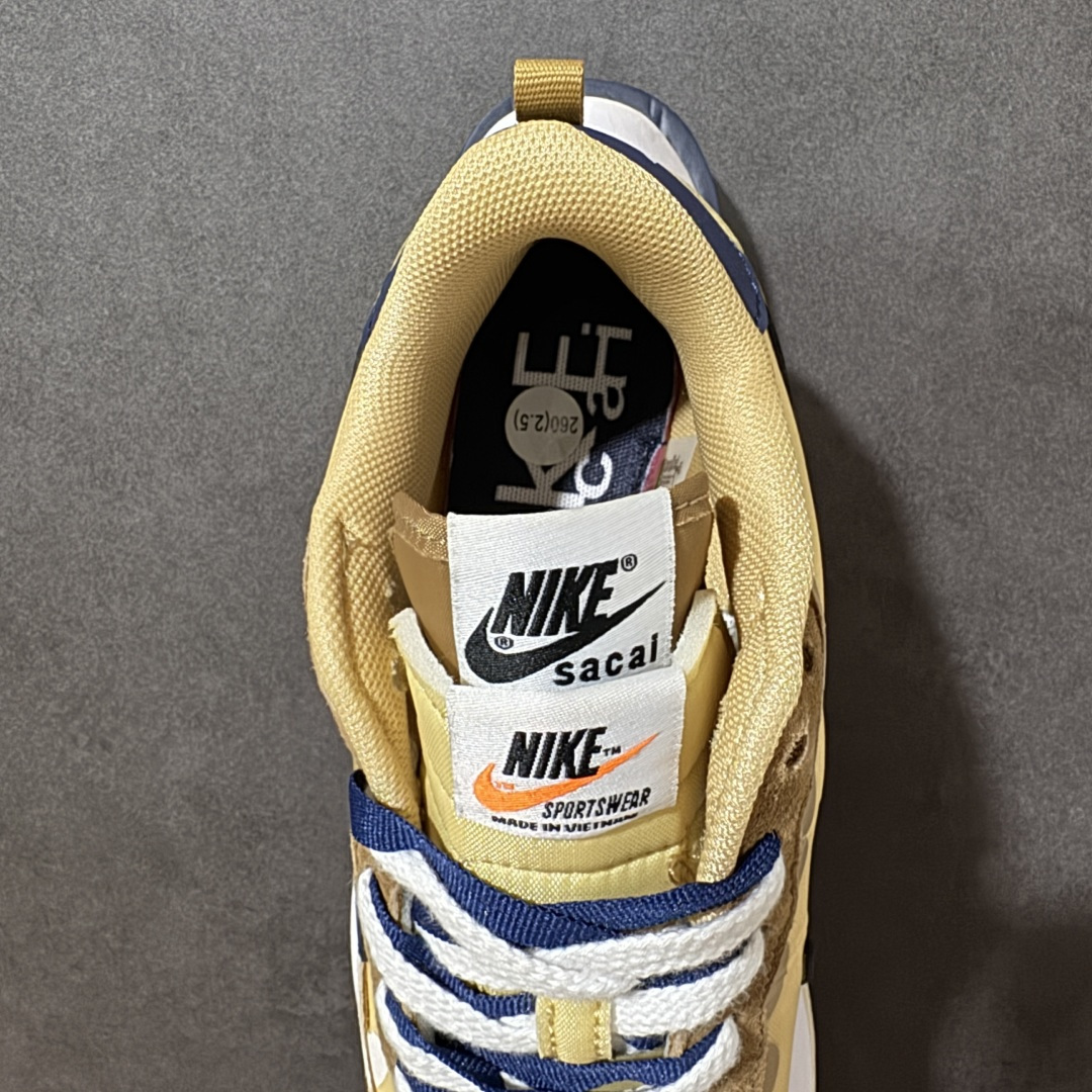图片[6]-【公司级】Sacai x Nike VaporWaffle 华夫3.0圆头舒适低帮生活休闲鞋 – 鞋头设计：采用圆头设计，能够为脚趾提供较为充裕的空间，避免挤脚，穿着更加舒适，同时也使鞋型看起来更加饱满。 ​- 设计风格：作为sacai与Nike的联名款，该鞋款延续了sacai独特的解构主义设计风格，将Nike的经典元素进行重新组合与叠加，如双鞋舌、双鞋带、双Swoosh标志等，展现出强烈的层次感和独特的时尚感。 – 鞋底性能：中底采用双层泡沫中底，结合了Nike Vaporfly的现代中底技术和1983年Pegasus的复古中底设计，提供良好的缓震效果。外底为经典的Waffle华夫底，抓地力强，适合多种地面行走。 ​货号：DD1875-200 尺码：36-47.5-选品中心