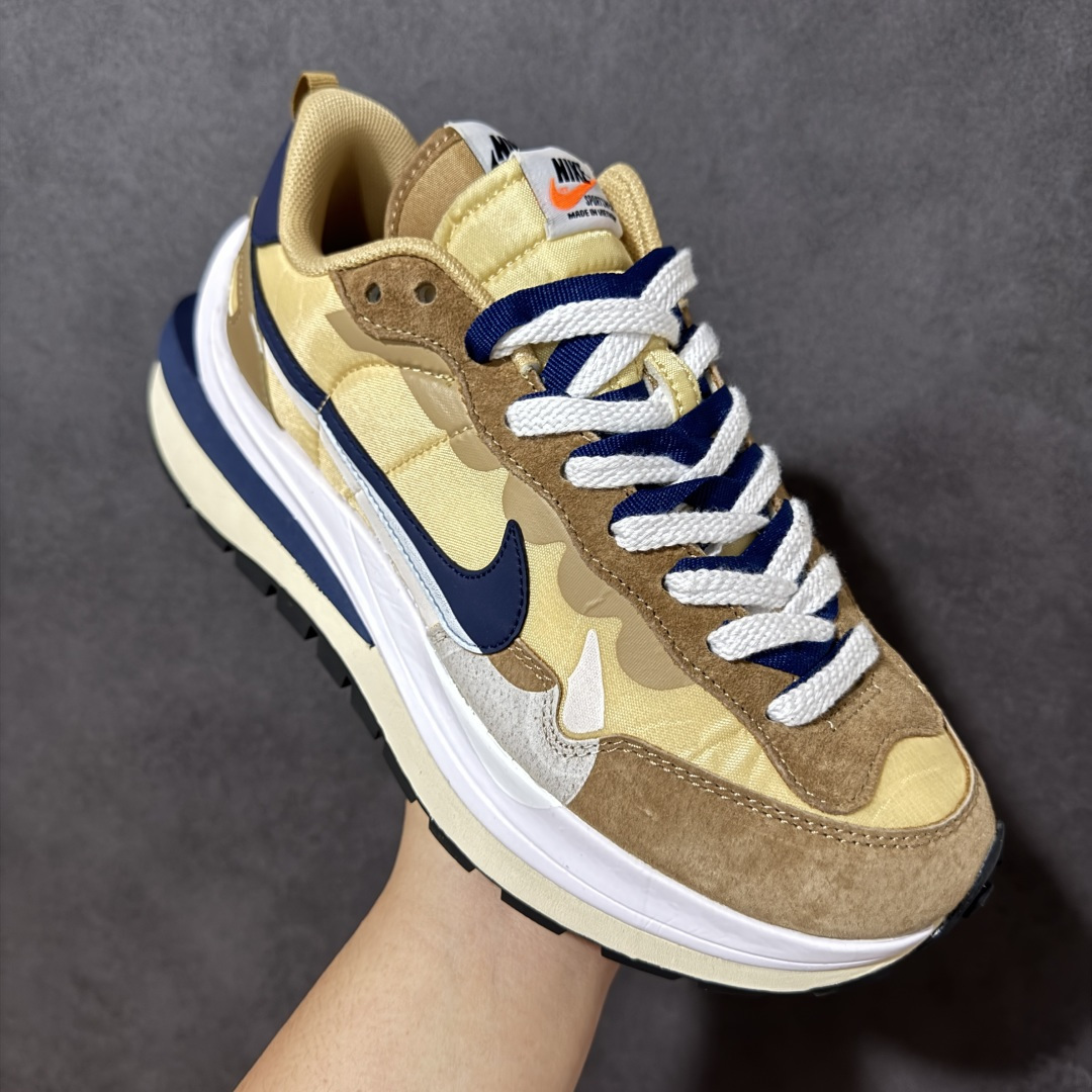 图片[3]-【公司级】Sacai x Nike VaporWaffle 华夫3.0圆头舒适低帮生活休闲鞋 – 鞋头设计：采用圆头设计，能够为脚趾提供较为充裕的空间，避免挤脚，穿着更加舒适，同时也使鞋型看起来更加饱满。 ​- 设计风格：作为sacai与Nike的联名款，该鞋款延续了sacai独特的解构主义设计风格，将Nike的经典元素进行重新组合与叠加，如双鞋舌、双鞋带、双Swoosh标志等，展现出强烈的层次感和独特的时尚感。 – 鞋底性能：中底采用双层泡沫中底，结合了Nike Vaporfly的现代中底技术和1983年Pegasus的复古中底设计，提供良好的缓震效果。外底为经典的Waffle华夫底，抓地力强，适合多种地面行走。 ​货号：DD1875-200 尺码：36-47.5-选品中心