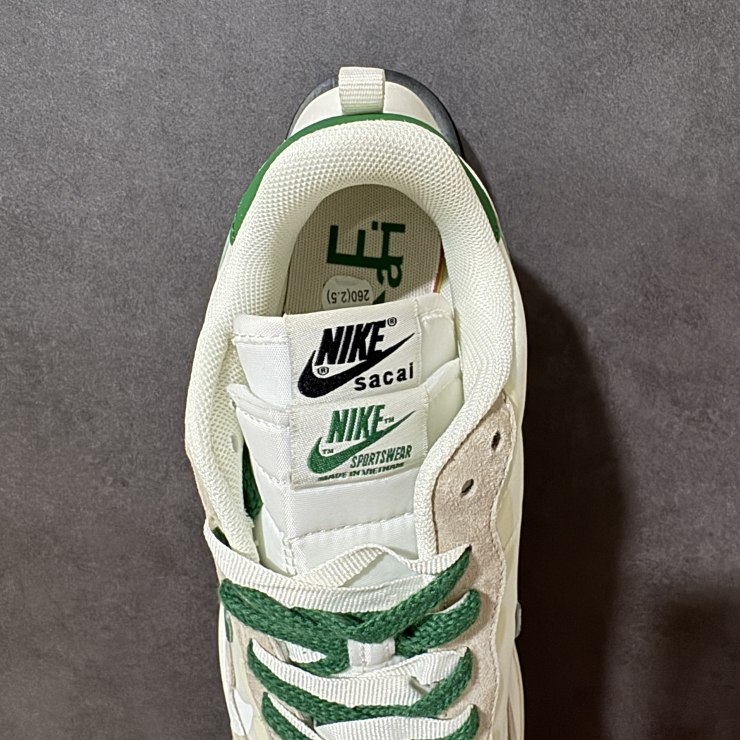 图片[6]-【公司级】Sacai x Nike VaporWaffle 华夫3.0圆头舒适低帮生活休闲鞋 – 鞋头设计：采用圆头设计，能够为脚趾提供较为充裕的空间，避免挤脚，穿着更加舒适，同时也使鞋型看起来更加饱满。 ​- 设计风格：作为sacai与Nike的联名款，该鞋款延续了sacai独特的解构主义设计风格，将Nike的经典元素进行重新组合与叠加，如双鞋舌、双鞋带、双Swoosh标志等，展现出强烈的层次感和独特的时尚感。 – 鞋底性能：中底采用双层泡沫中底，结合了Nike Vaporfly的现代中底技术和1983年Pegasus的复古中底设计，提供良好的缓震效果。外底为经典的Waffle华夫底，抓地力强，适合多种地面行走。 ​货号：DD1875-102 尺码：36-47.5-选品中心