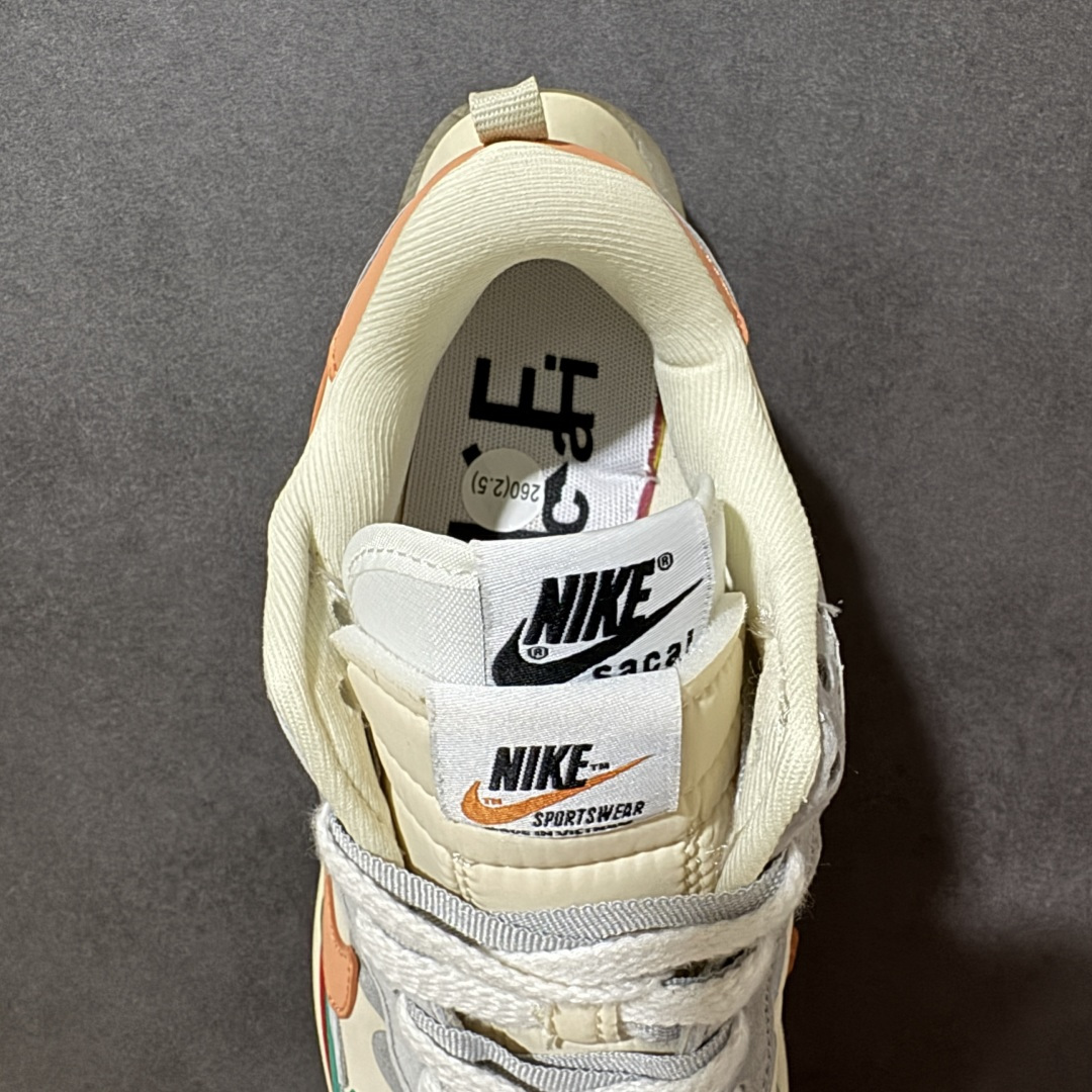 图片[6]-【公司级】Sacai x Nike VaporWaffle 华夫3.0圆头舒适低帮生活休闲鞋 – 鞋头设计：采用圆头设计，能够为脚趾提供较为充裕的空间，避免挤脚，穿着更加舒适，同时也使鞋型看起来更加饱满。 ​- 设计风格：作为sacai与Nike的联名款，该鞋款延续了sacai独特的解构主义设计风格，将Nike的经典元素进行重新组合与叠加，如双鞋舌、双鞋带、双Swoosh标志等，展现出强烈的层次感和独特的时尚感。 – 鞋底性能：中底采用双层泡沫中底，结合了Nike Vaporfly的现代中底技术和1983年Pegasus的复古中底设计，提供良好的缓震效果。外底为经典的Waffle华夫底，抓地力强，适合多种地面行走。 ​货号：DD1875-107 尺码：36-47.5-选品中心