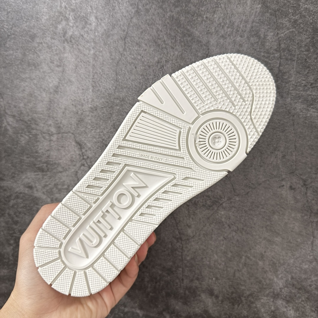 图片[9]-【佛山顶级超A版】Louis Vuitton LV Trainer系列 粉牛仔 仓库现货 当天可取 私人订单 专柜混卖零售专供 所有配色均为购买原版复刻 整体版型 皮料 市场独一无二 后跟版型都可以自行对比[机智]吊打市场所有货 怒甩十条街，欢迎拿市场各大工厂的货来对比！ 鞋舌烫金超正 压印程度秒杀市面90%以上的高端货 新配色陆续开发出货 尺码：35-40-选品中心