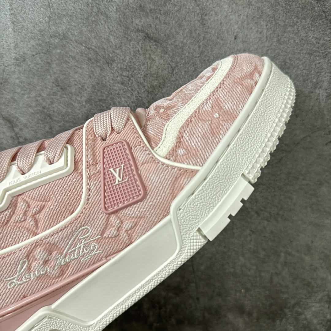 图片[6]-【佛山顶级超A版】Louis Vuitton LV Trainer系列 粉牛仔 仓库现货 当天可取 私人订单 专柜混卖零售专供 所有配色均为购买原版复刻 整体版型 皮料 市场独一无二 后跟版型都可以自行对比[机智]吊打市场所有货 怒甩十条街，欢迎拿市场各大工厂的货来对比！ 鞋舌烫金超正 压印程度秒杀市面90%以上的高端货 新配色陆续开发出货 尺码：35-40-选品中心