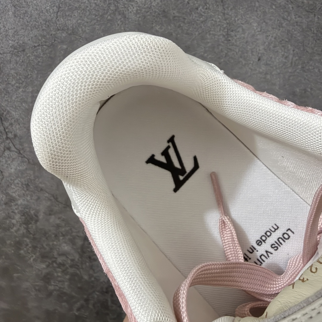 图片[8]-【佛山顶级超A版】Louis Vuitton LV Trainer系列 粉牛仔 仓库现货 当天可取 私人订单 专柜混卖零售专供 所有配色均为购买原版复刻 整体版型 皮料 市场独一无二 后跟版型都可以自行对比[机智]吊打市场所有货 怒甩十条街，欢迎拿市场各大工厂的货来对比！ 鞋舌烫金超正 压印程度秒杀市面90%以上的高端货 新配色陆续开发出货 尺码：35-40-选品中心