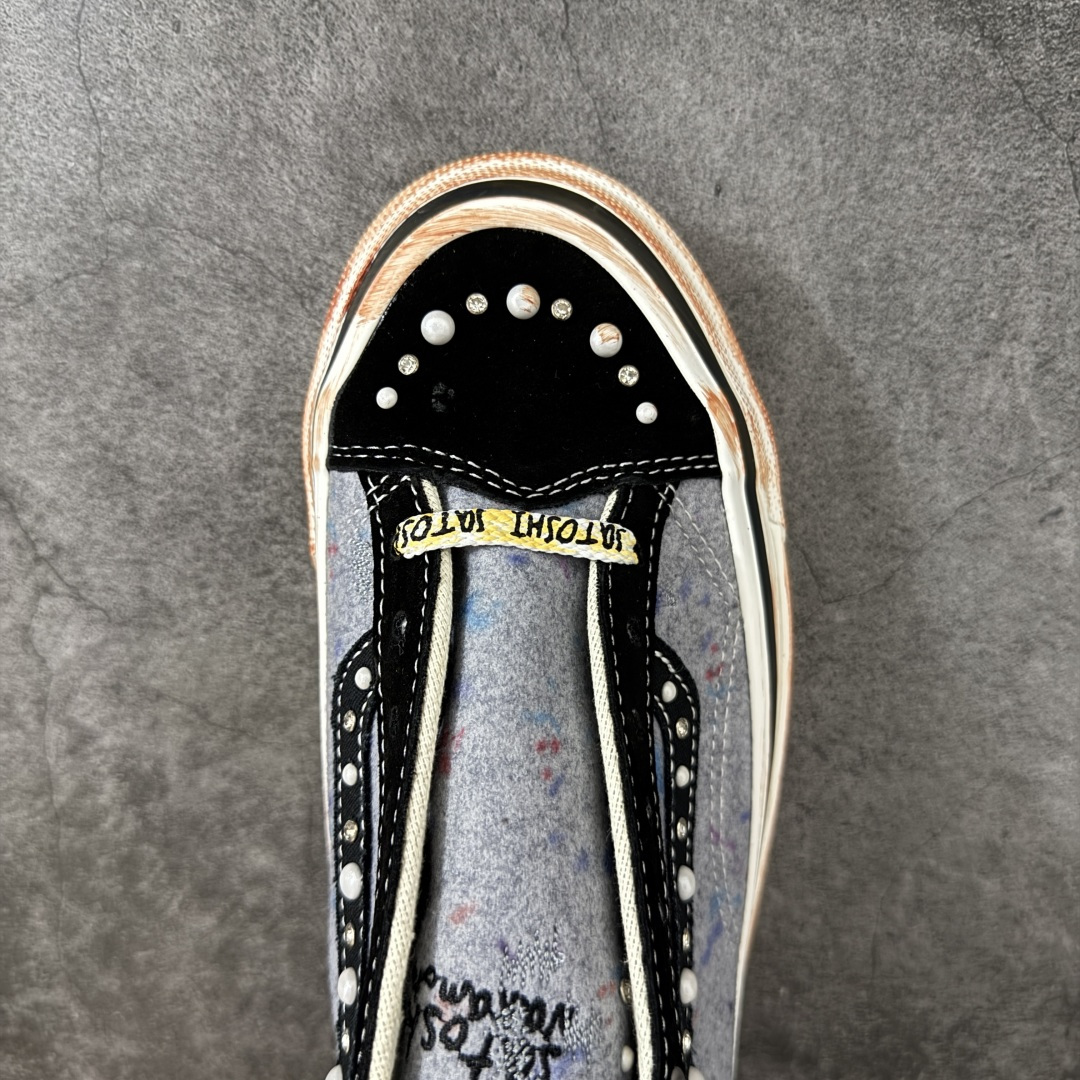 图片[5]-【公司级】万斯Vans Premium Pearlized 珍珠做旧拼色！ 货号：VN000S52BLK 尺码：35 36 36.5 37 38 38.5 39 40 40.5 41 42 42.5 43 44 LX Old Skool 36 Pearlized 的设计灵感源自一双历经岁月打磨、旅途洗礼，并被悉心修补与重塑的鞋款。整双鞋以“旧”为核心设计语言，设计师在鞋身各处的裁片与鞋面上融入了断线、破坏等细节处理，包边与鞋带处的做旧擦痕，也直观强化了鞋款的复古质感。 两双鞋款从鞋头到侧边条纹缀满大小各异的珍珠与水钻，散发出艺术品般的独特气质，为街头美学注入新内涵。配色上推出纯白与黑粉两款，风格迥异却同样致敬复古灵魂。-选品中心