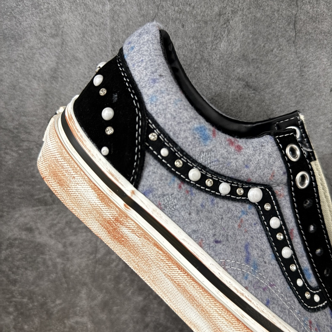 图片[7]-【公司级】万斯Vans Premium Pearlized 珍珠做旧拼色！ 货号：VN000S52BLK 尺码：35 36 36.5 37 38 38.5 39 40 40.5 41 42 42.5 43 44 LX Old Skool 36 Pearlized 的设计灵感源自一双历经岁月打磨、旅途洗礼，并被悉心修补与重塑的鞋款。整双鞋以“旧”为核心设计语言，设计师在鞋身各处的裁片与鞋面上融入了断线、破坏等细节处理，包边与鞋带处的做旧擦痕，也直观强化了鞋款的复古质感。 两双鞋款从鞋头到侧边条纹缀满大小各异的珍珠与水钻，散发出艺术品般的独特气质，为街头美学注入新内涵。配色上推出纯白与黑粉两款，风格迥异却同样致敬复古灵魂。-选品中心