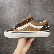 万斯Vans Premium Pearlized 珍珠做旧棕! 货号:VN000E8VCCZ 尺码:35 36 36.5 万斯Vans Premium Pearlized 珍珠做旧棕! 货号:VN000E8VCCZ 尺码:35 36 36.5