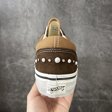 万斯Vans Premium Pearlized 珍珠做旧棕! 货号:VN000E8VCCZ 尺码:35 36 36.5 万斯Vans Premium Pearlized 珍珠做旧棕! 货号:VN000E8VCCZ 尺码:35 36 36.5
