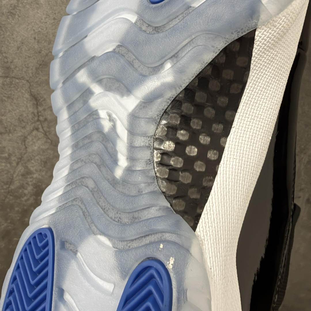 图片[11]-【TK至尊版】Air Jordan 11 2026款复刻AJ11大灌篮 货号：CT8012-900 台湾原厂牛津布，密度紧实，感光度高 领口定型与填充物饱和度完美契合 鞋身主材质均来自三本久sadisa 俗称原厂皮料 鞋身全电脑针车，针距固定，间距平行，转弯自然 蓝色电绣飞人LOGO，饱满自然 冰蓝水晶大底，色泽鲜艳，透光度高 台湾原产碳板 盒标立体标，内置感应芯片 目前市场首个纯原版本 市场第一梯队品质 尺码：40 40.5 41 42 42.5 43 44 44.5 45 45.5 46 47.5-选品中心