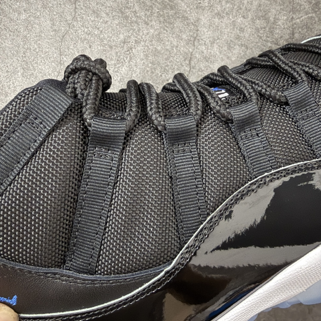 图片[4]-【TK至尊版】Air Jordan 11 2026款复刻AJ11大灌篮 货号：CT8012-900 台湾原厂牛津布，密度紧实，感光度高 领口定型与填充物饱和度完美契合 鞋身主材质均来自三本久sadisa 俗称原厂皮料 鞋身全电脑针车，针距固定，间距平行，转弯自然 蓝色电绣飞人LOGO，饱满自然 冰蓝水晶大底，色泽鲜艳，透光度高 台湾原产碳板 盒标立体标，内置感应芯片 目前市场首个纯原版本 市场第一梯队品质 尺码：40 40.5 41 42 42.5 43 44 44.5 45 45.5 46 47.5-选品中心