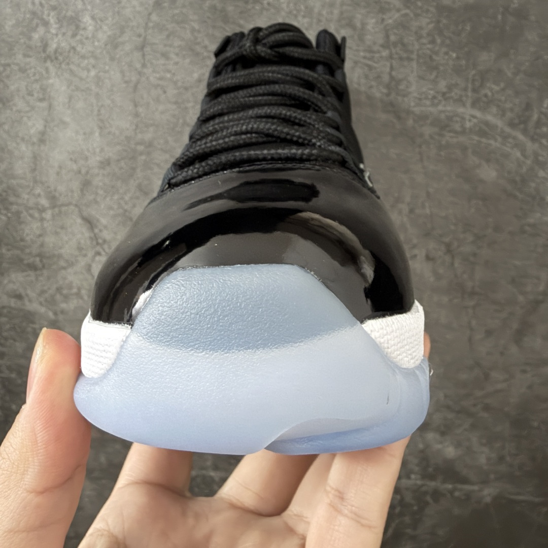 图片[6]-【TK至尊版】Air Jordan 11 2026款复刻AJ11大灌篮 货号：CT8012-900 台湾原厂牛津布，密度紧实，感光度高 领口定型与填充物饱和度完美契合 鞋身主材质均来自三本久sadisa 俗称原厂皮料 鞋身全电脑针车，针距固定，间距平行，转弯自然 蓝色电绣飞人LOGO，饱满自然 冰蓝水晶大底，色泽鲜艳，透光度高 台湾原产碳板 盒标立体标，内置感应芯片 目前市场首个纯原版本 市场第一梯队品质 尺码：40 40.5 41 42 42.5 43 44 44.5 45 45.5 46 47.5-选品中心