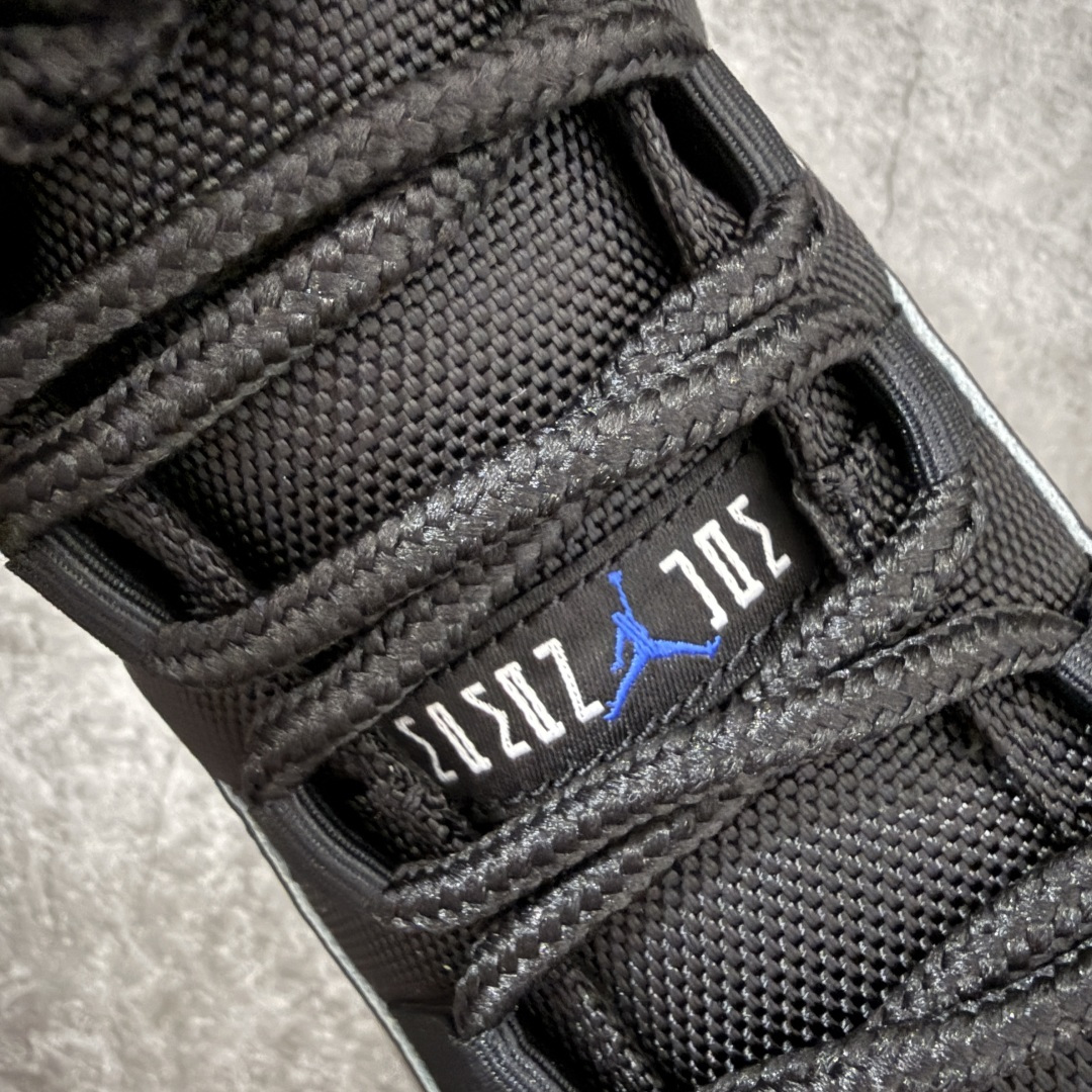 图片[7]-【TK至尊版】Air Jordan 11 2026款复刻AJ11大灌篮 货号：CT8012-900 台湾原厂牛津布，密度紧实，感光度高 领口定型与填充物饱和度完美契合 鞋身主材质均来自三本久sadisa 俗称原厂皮料 鞋身全电脑针车，针距固定，间距平行，转弯自然 蓝色电绣飞人LOGO，饱满自然 冰蓝水晶大底，色泽鲜艳，透光度高 台湾原产碳板 盒标立体标，内置感应芯片 目前市场首个纯原版本 市场第一梯队品质 尺码：40 40.5 41 42 42.5 43 44 44.5 45 45.5 46 47.5-选品中心