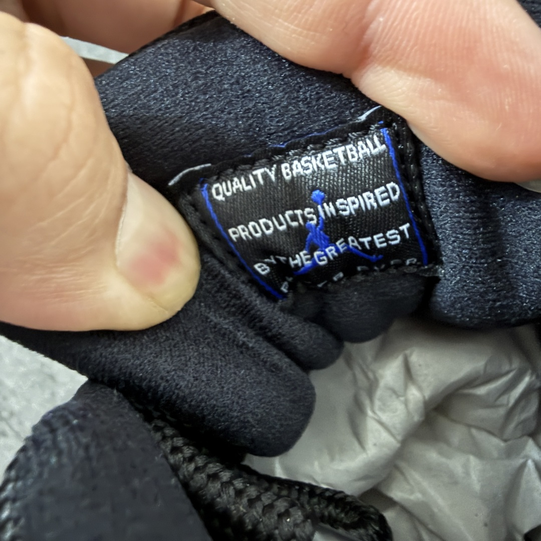 图片[8]-【TK至尊版】Air Jordan 11 2026款复刻AJ11大灌篮 货号：CT8012-900 台湾原厂牛津布，密度紧实，感光度高 领口定型与填充物饱和度完美契合 鞋身主材质均来自三本久sadisa 俗称原厂皮料 鞋身全电脑针车，针距固定，间距平行，转弯自然 蓝色电绣飞人LOGO，饱满自然 冰蓝水晶大底，色泽鲜艳，透光度高 台湾原产碳板 盒标立体标，内置感应芯片 目前市场首个纯原版本 市场第一梯队品质 尺码：40 40.5 41 42 42.5 43 44 44.5 45 45.5 46 47.5-选品中心