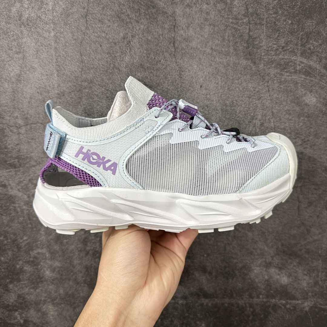 【绿x版】Hoka W Hopara 2 霍帕拉系列水路两用溯溪涉水休闲户外露营凉鞋 作为先锋品牌的 HOKA ONE ONE总是以独特的方式 HOPARA是一款溯溪鞋 又名排水鞋 可长期用于涉水和溯溪 保护脚底和脚趾的安全和舒适 鞋面材料速干 透气 耐磨 鞋底防滑 耐磨 抓地能力强 出于安全考虑 设计要求较高-涉水溯溪过程中 水 泥沙 可以直接从鞋内大孔排出 细纹鞋底使在岩石上抓地能力强 避免打滑 而上路后 鞋面具有快干透气等优点 尺码：36 36.5 37.5 38 39 40 40.5 41 42 42.5 43 44 45-选品中心