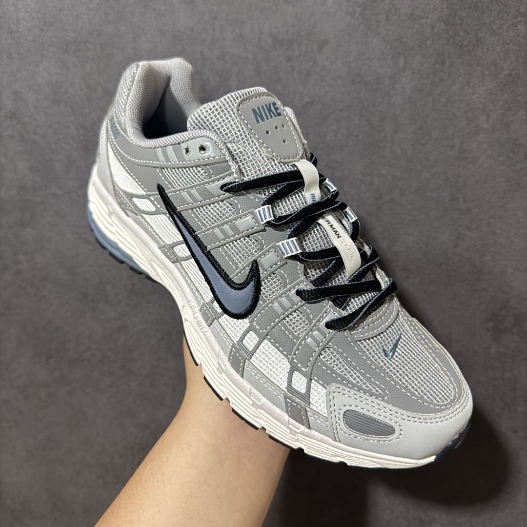 图片[3]-【公司级】耐克(NIKE)男女子休闲运动鞋 P-6000 Premium 轻便舒适透气防滑缓震耐磨跑步鞋。 P-6000 是一款植根于 2000 年代风格的混合款式，让人想起去年再次流行的 Zoom Vomero 5。采用透气网眼布搭配皮革和合成材质覆面，再现 21 世纪早期鞋款外观。活力配色打造时尚外观和运动美学，结合泡棉缓震配置，缔造非凡舒适的日常穿着体验。皮革、织物与合成材质组合鞋面，打造舒适支撑效果。沿袭 Nike Pegasus 25 和 Nike Pegasus 2006 的复古设计风格，泡棉中底，轻盈缓震，缓震鞋垫，带来舒适的足底体验，橡胶外底，铸就非凡抓地力。 货号：IR5279-003 尺码： 36 36.5 37.5 38 38.5 39 40 40.5 41 42 42.5 43 44 45 46-选品中心