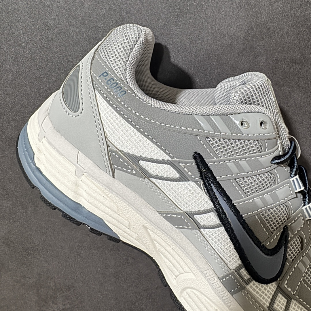 图片[7]-【公司级】耐克(NIKE)男女子休闲运动鞋 P-6000 Premium 轻便舒适透气防滑缓震耐磨跑步鞋。 P-6000 是一款植根于 2000 年代风格的混合款式，让人想起去年再次流行的 Zoom Vomero 5。采用透气网眼布搭配皮革和合成材质覆面，再现 21 世纪早期鞋款外观。活力配色打造时尚外观和运动美学，结合泡棉缓震配置，缔造非凡舒适的日常穿着体验。皮革、织物与合成材质组合鞋面，打造舒适支撑效果。沿袭 Nike Pegasus 25 和 Nike Pegasus 2006 的复古设计风格，泡棉中底，轻盈缓震，缓震鞋垫，带来舒适的足底体验，橡胶外底，铸就非凡抓地力。 货号：IR5279-003 尺码： 36 36.5 37.5 38 38.5 39 40 40.5 41 42 42.5 43 44 45 46-选品中心