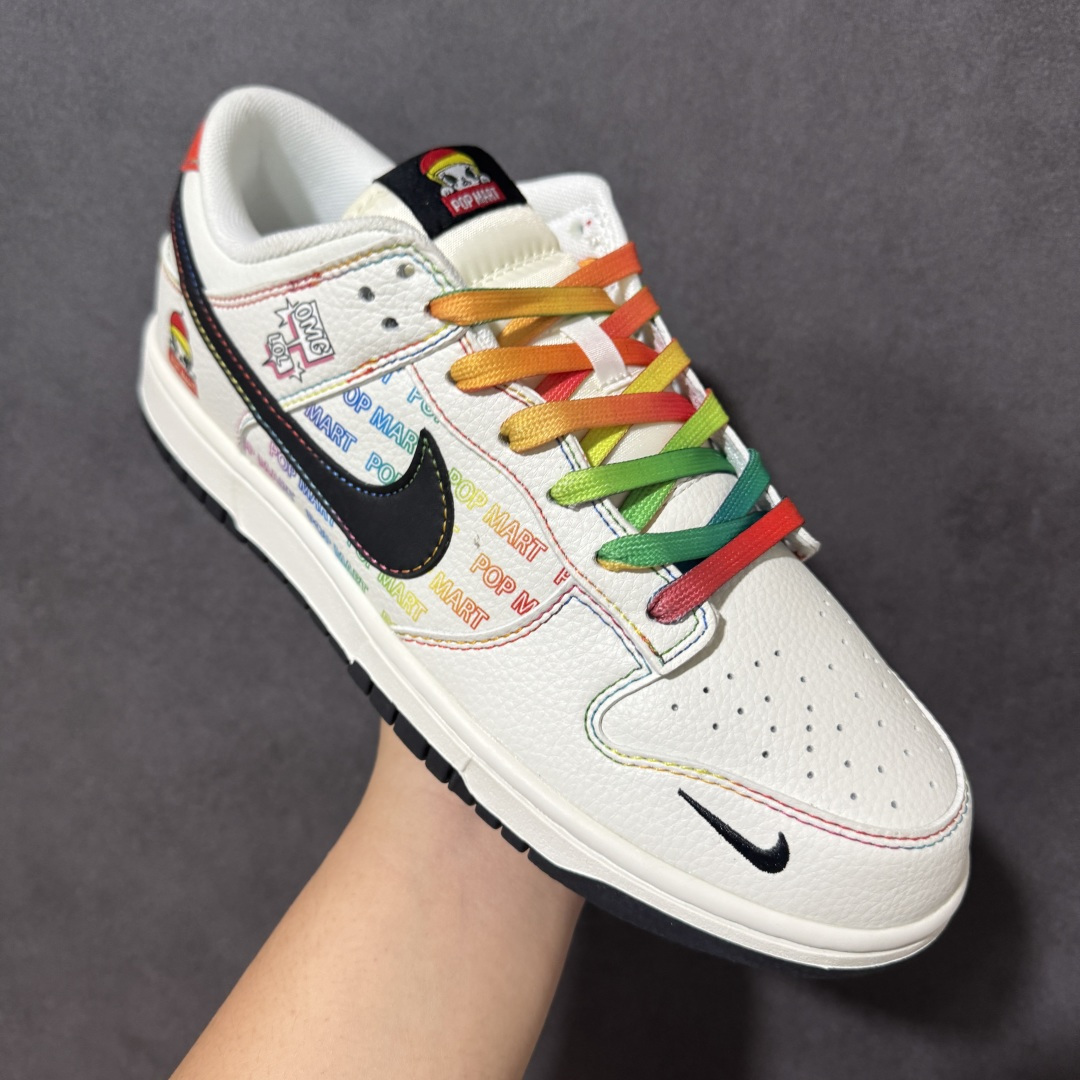 图片[3]-【公司级】Nike Dunk SB x POP Mart泡泡玛特 彩虹联名 头层皮 原版原面 真zoom气垫 正确版型 完美充正 微店平台专供 【挂件颜色随机不固定】 货号： HS9467-500 彩虹玩偶 尺码： 36 36.5 37.5 38 38.5 39 40 40.5 41 42 42.5 43 44 44.5 45 46-选品中心