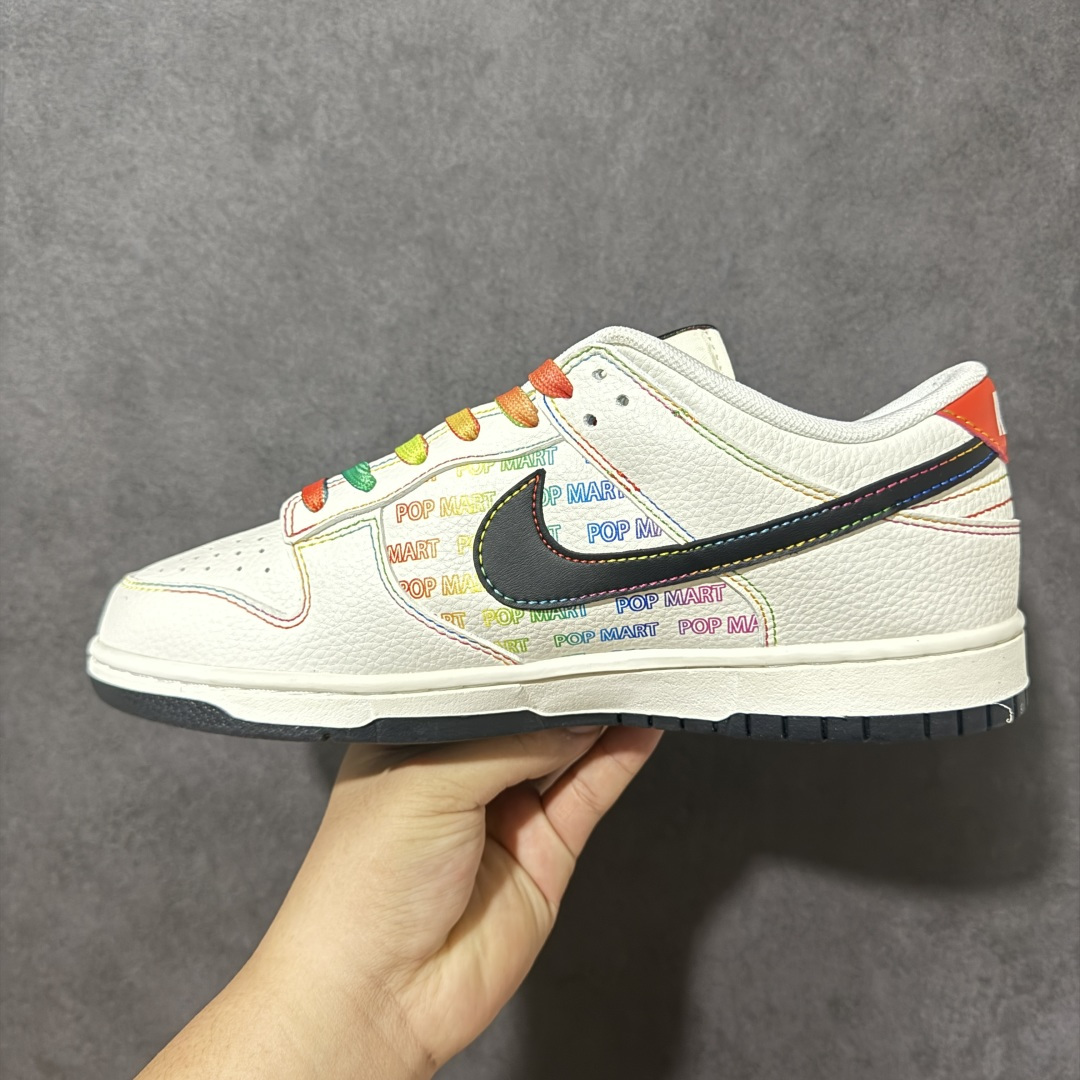 图片[2]-【公司级】Nike Dunk SB x POP Mart泡泡玛特 彩虹联名 头层皮 原版原面 真zoom气垫 正确版型 完美充正 微店平台专供 【挂件颜色随机不固定】 货号： HS9467-500 彩虹玩偶 尺码： 36 36.5 37.5 38 38.5 39 40 40.5 41 42 42.5 43 44 44.5 45 46-选品中心
