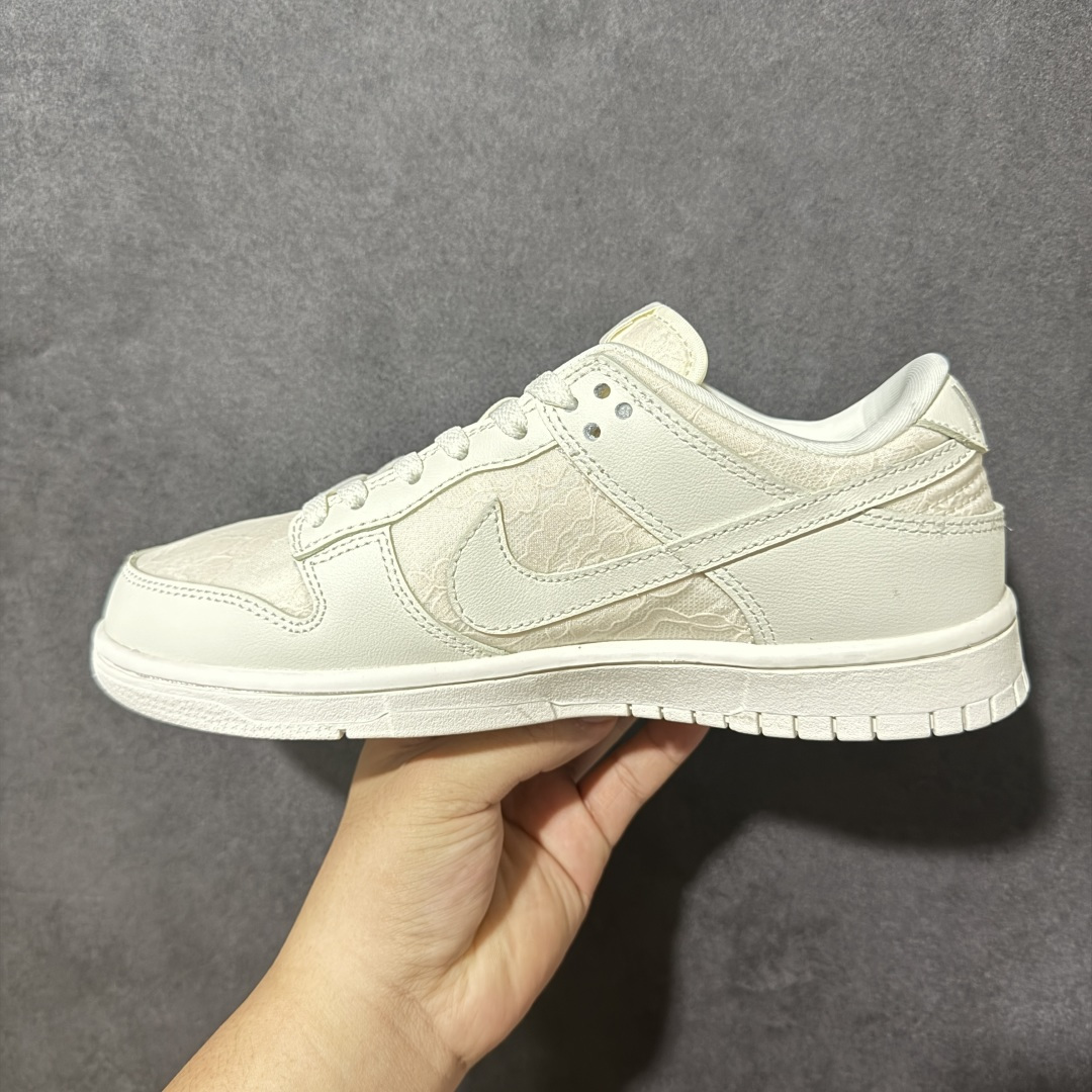 图片[2]-【公司级】Nike SB Dunk Low \”Light Orewood Brown\” 蕴藏少女 低帮休闲板鞋  #鞋款以精致的蕾丝花卉图案为亮点。优质磨砂覆面提供平滑的对比，让其时尚精致。  货号：HJ5870-100 尺码：36 36.5 37.5 38 36.5 39 40 40.5 41 42 42.5 43 44 44.5 45 46-选品中心