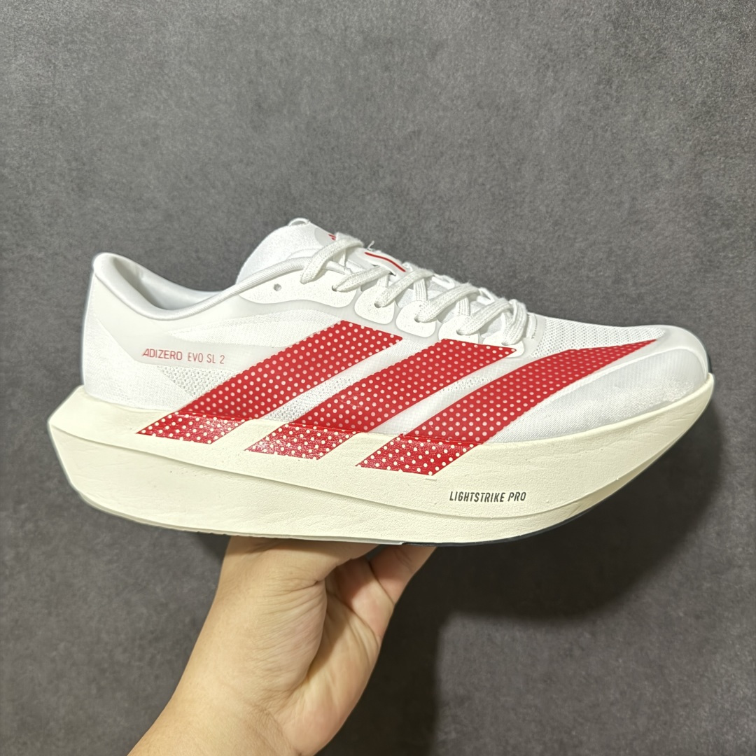 【公司级】AD ADIZERO EVO SL 2 阿迪超轻透气缓震跑鞋 以令人难以置信的138克重量，刷新了跑鞋轻量化的记录，阿迪在材料科学和工艺技术上的深厚积累。 全新鞋款采用Lightweight Upper材料，让穿着者几乎能够体验到一种\