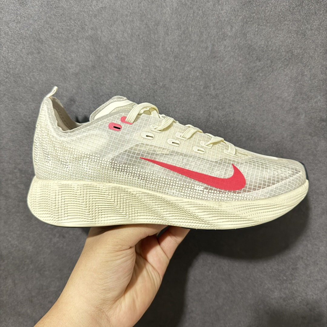 【公司级】Nike Ava X 耐克 舒适百搭耐磨低帮 休闲跑步鞋 采用轻盈的机能型织物鞋面 专为四季穿着而设计 流线型TPU包覆结构带来稳固贴合感 简约风橡胶外底具备出色排水性能和强劲抓地力 鞋身穿插的打孔赛道条纹灵感源自经典跑鞋 兼具舒适感与透气性 反光细节点缀其间 为都市夜行增添一份醒目与安全 货号： HM9697-013 尺码：36-45没半码-选品中心
