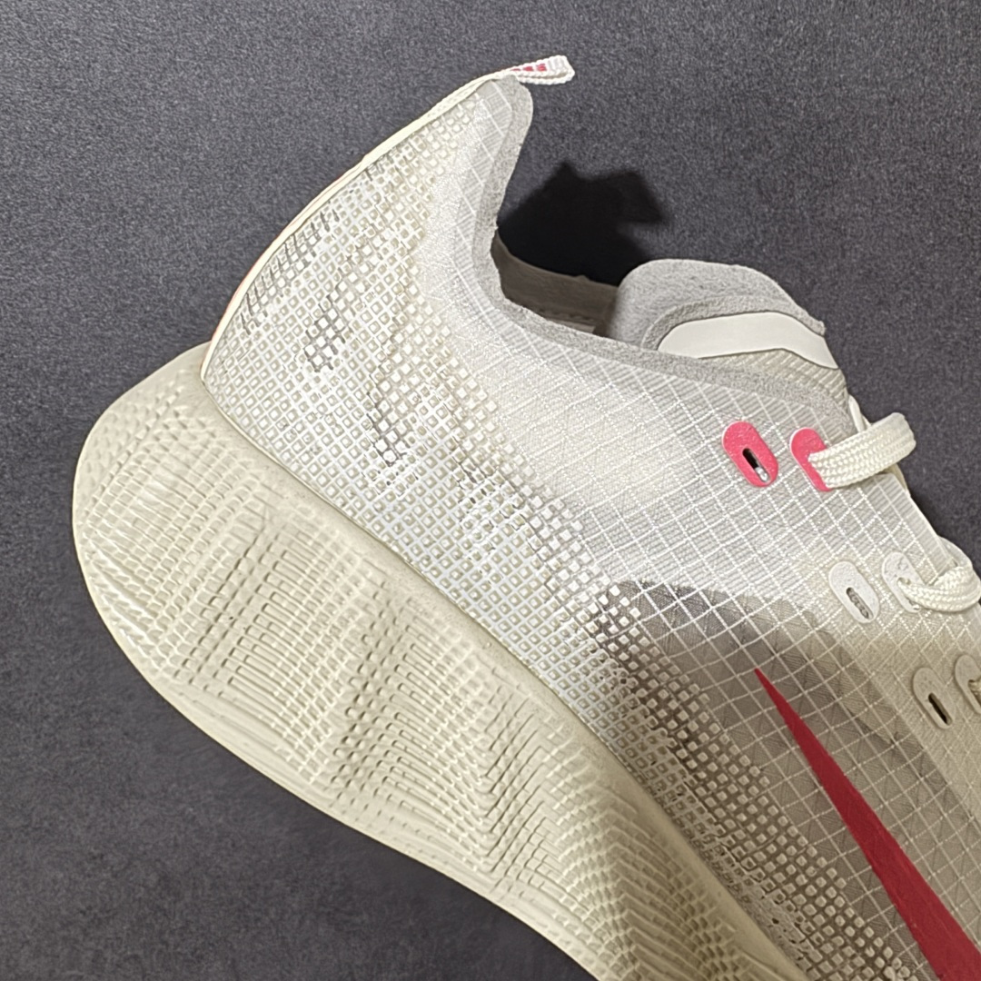 图片[7]-【公司级】Nike Ava X 耐克 舒适百搭耐磨低帮 休闲跑步鞋 采用轻盈的机能型织物鞋面 专为四季穿着而设计 流线型TPU包覆结构带来稳固贴合感 简约风橡胶外底具备出色排水性能和强劲抓地力 鞋身穿插的打孔赛道条纹灵感源自经典跑鞋 兼具舒适感与透气性 反光细节点缀其间 为都市夜行增添一份醒目与安全 货号： HM9697-013 尺码：36-45没半码-选品中心