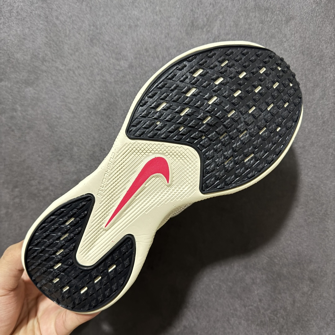 图片[9]-【公司级】Nike Ava X 耐克 舒适百搭耐磨低帮 休闲跑步鞋 采用轻盈的机能型织物鞋面 专为四季穿着而设计 流线型TPU包覆结构带来稳固贴合感 简约风橡胶外底具备出色排水性能和强劲抓地力 鞋身穿插的打孔赛道条纹灵感源自经典跑鞋 兼具舒适感与透气性 反光细节点缀其间 为都市夜行增添一份醒目与安全 货号： HM9697-013 尺码：36-45没半码-选品中心