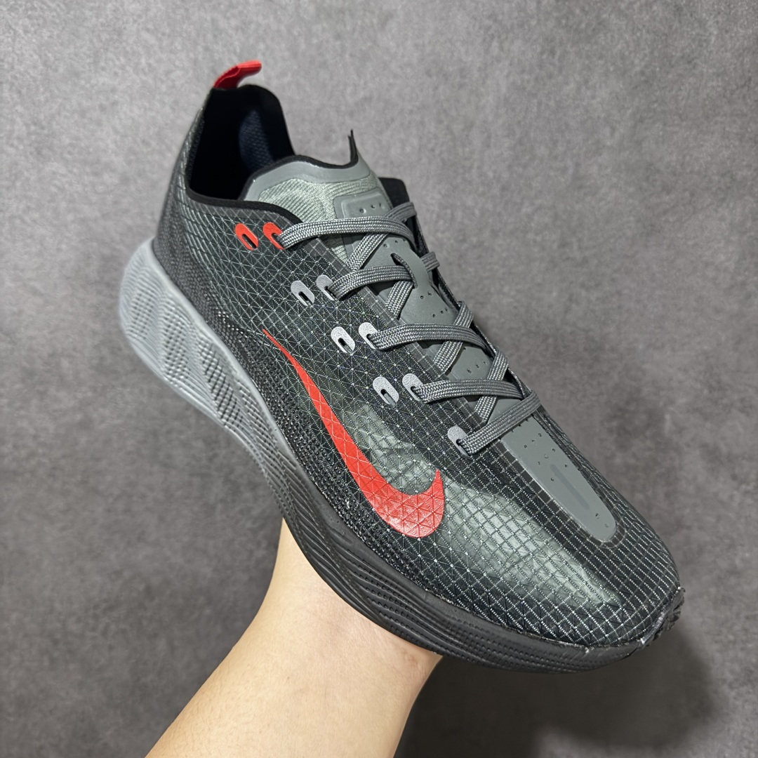 图片[3]-【公司级】Nike Ava X 耐克 舒适百搭耐磨低帮 休闲跑步鞋 采用轻盈的机能型织物鞋面 专为四季穿着而设计 流线型TPU包覆结构带来稳固贴合感 简约风橡胶外底具备出色排水性能和强劲抓地力 鞋身穿插的打孔赛道条纹灵感源自经典跑鞋 兼具舒适感与透气性 反光细节点缀其间 为都市夜行增添一份醒目与安全 货号： HM9697-002 尺码：36-45没半码-选品中心