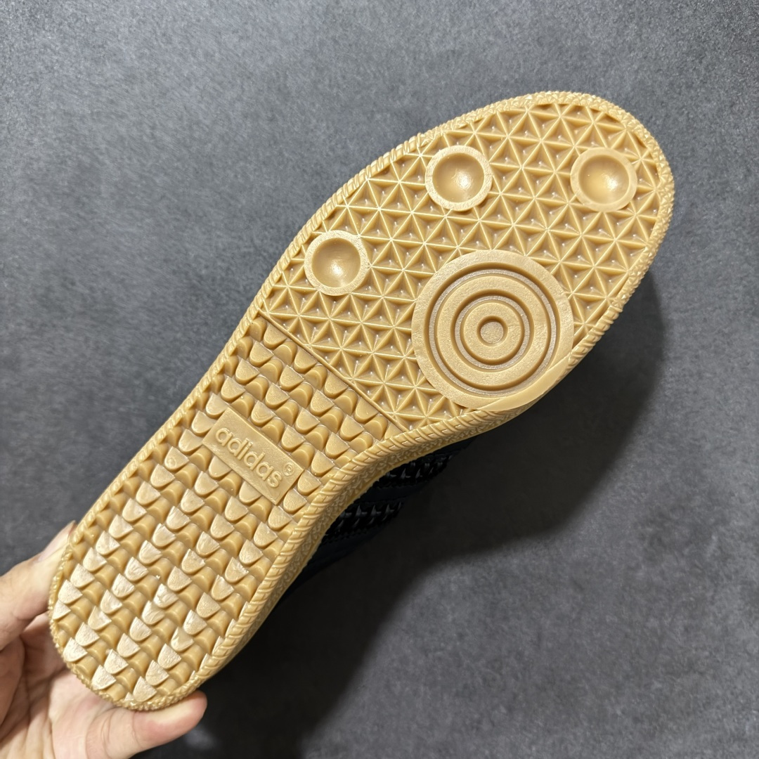 图片[9]-💰‌130【公司级】阿迪达斯adidas Samba Mule‌ 包头运动拖鞋 半拖鞋，是阿迪达斯在2026年夏季推出的热门鞋款，它将经典的 ‌Samba‌ 足球鞋型改造为无后跟的 ‌穆勒鞋（Mule）‌ 样式，主打清凉透气与便捷穿脱。一脚蹬设计‌：去除了传统 Samba 的后跟包裹，改为半拖式结构，穿脱极其方便，适合夏日居家、通勤或休闲场景 。‌材质升级‌：‌柔软皮革鞋面，经典元素保留‌：鞋头 T 型饰片、侧边三道杠标志以及经典的生胶外底得以保留，维持了 Samba 系列的复古辨识度 。‌ 货号：KH7720 尺码： 36 36⅔ 37⅓ 38 38⅔ 39⅓ 40 40⅔ 41⅓ 42 42⅔ 43⅓ 44 45 46-选品中心