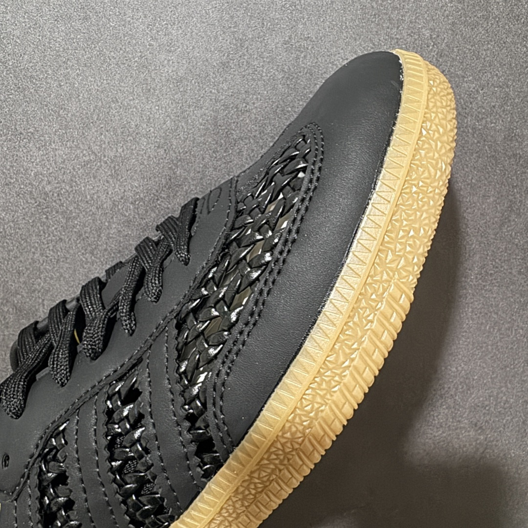 图片[8]-💰‌130【公司级】阿迪达斯adidas Samba Mule‌ 包头运动拖鞋 半拖鞋，是阿迪达斯在2026年夏季推出的热门鞋款，它将经典的 ‌Samba‌ 足球鞋型改造为无后跟的 ‌穆勒鞋（Mule）‌ 样式，主打清凉透气与便捷穿脱。一脚蹬设计‌：去除了传统 Samba 的后跟包裹，改为半拖式结构，穿脱极其方便，适合夏日居家、通勤或休闲场景 。‌材质升级‌：‌柔软皮革鞋面，经典元素保留‌：鞋头 T 型饰片、侧边三道杠标志以及经典的生胶外底得以保留，维持了 Samba 系列的复古辨识度 。‌ 货号：KH7720 尺码： 36 36⅔ 37⅓ 38 38⅔ 39⅓ 40 40⅔ 41⅓ 42 42⅔ 43⅓ 44 45 46-选品中心