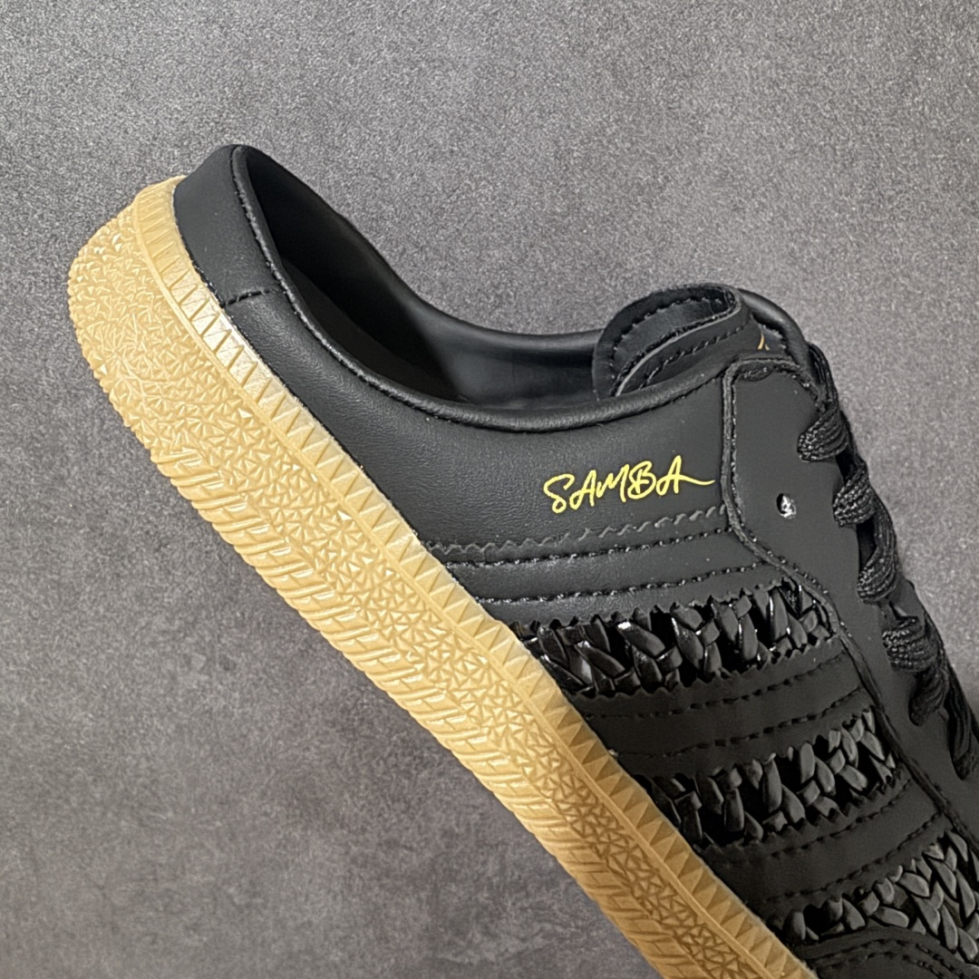 图片[7]-💰‌130【公司级】阿迪达斯adidas Samba Mule‌ 包头运动拖鞋 半拖鞋，是阿迪达斯在2026年夏季推出的热门鞋款，它将经典的 ‌Samba‌ 足球鞋型改造为无后跟的 ‌穆勒鞋（Mule）‌ 样式，主打清凉透气与便捷穿脱。一脚蹬设计‌：去除了传统 Samba 的后跟包裹，改为半拖式结构，穿脱极其方便，适合夏日居家、通勤或休闲场景 。‌材质升级‌：‌柔软皮革鞋面，经典元素保留‌：鞋头 T 型饰片、侧边三道杠标志以及经典的生胶外底得以保留，维持了 Samba 系列的复古辨识度 。‌ 货号：KH7720 尺码： 36 36⅔ 37⅓ 38 38⅔ 39⅓ 40 40⅔ 41⅓ 42 42⅔ 43⅓ 44 45 46-选品中心