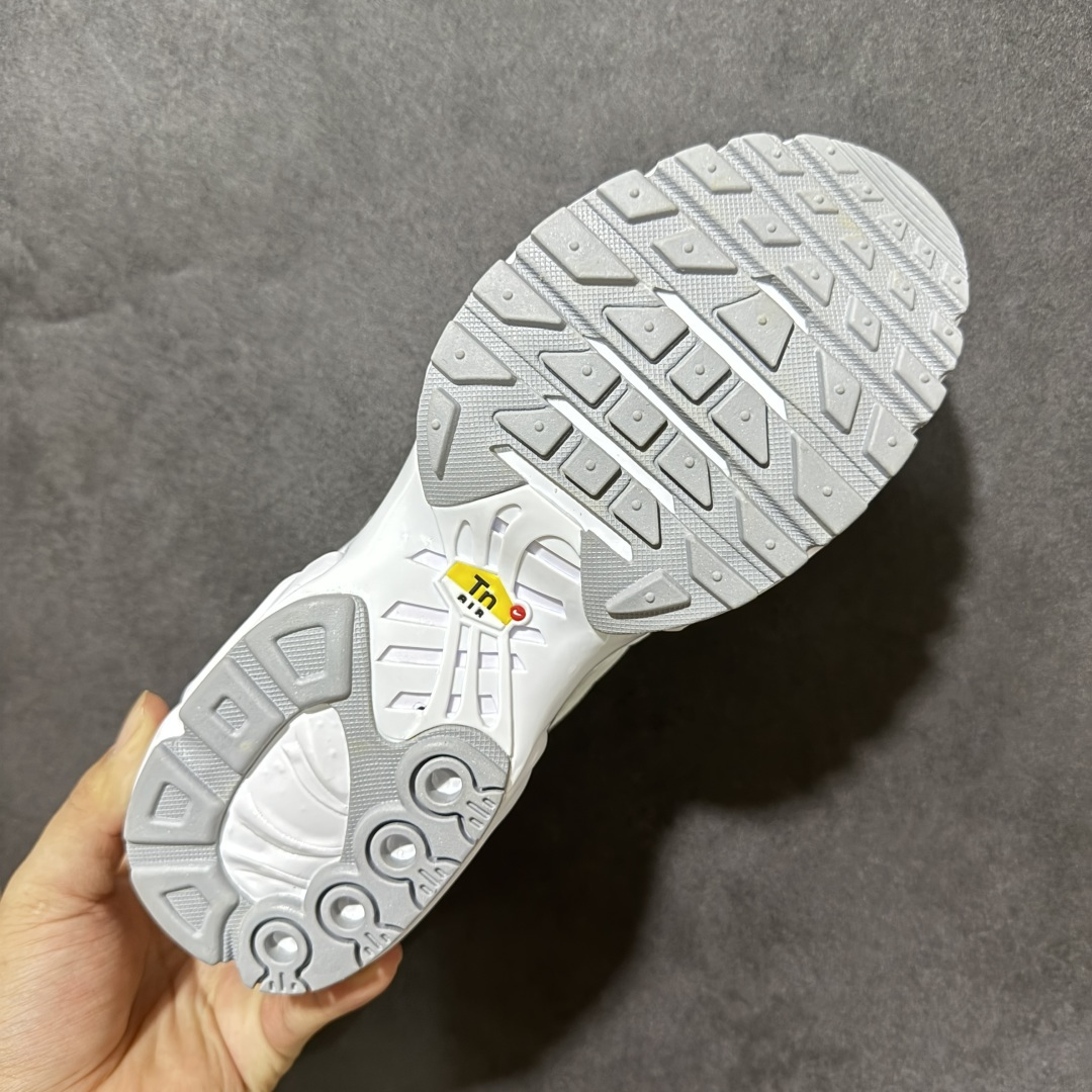 图片[9]-【公司级】NK Air Max Plus TN 复古气垫跑鞋 大厂出品 多道QC标准品控质检 整体配色采用撞色妆点 鞋面网眼布和皮革材质打造 中底搭载 Air Max 科技 保证了日常穿着的缓震性！鞋垫处和鞋后跟印有 TN 字样 彰显鞋款身份 货号：604133-139 尺码：36-45没半码-选品中心