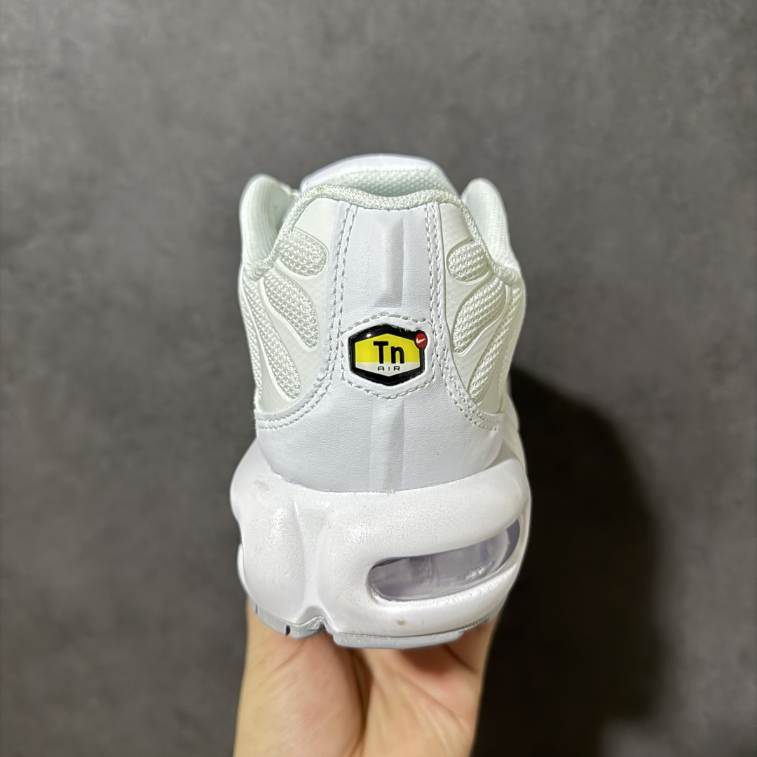图片[4]-【公司级】NK Air Max Plus TN 复古气垫跑鞋 大厂出品 多道QC标准品控质检 整体配色采用撞色妆点 鞋面网眼布和皮革材质打造 中底搭载 Air Max 科技 保证了日常穿着的缓震性！鞋垫处和鞋后跟印有 TN 字样 彰显鞋款身份 货号：604133-139 尺码：36-45没半码-选品中心